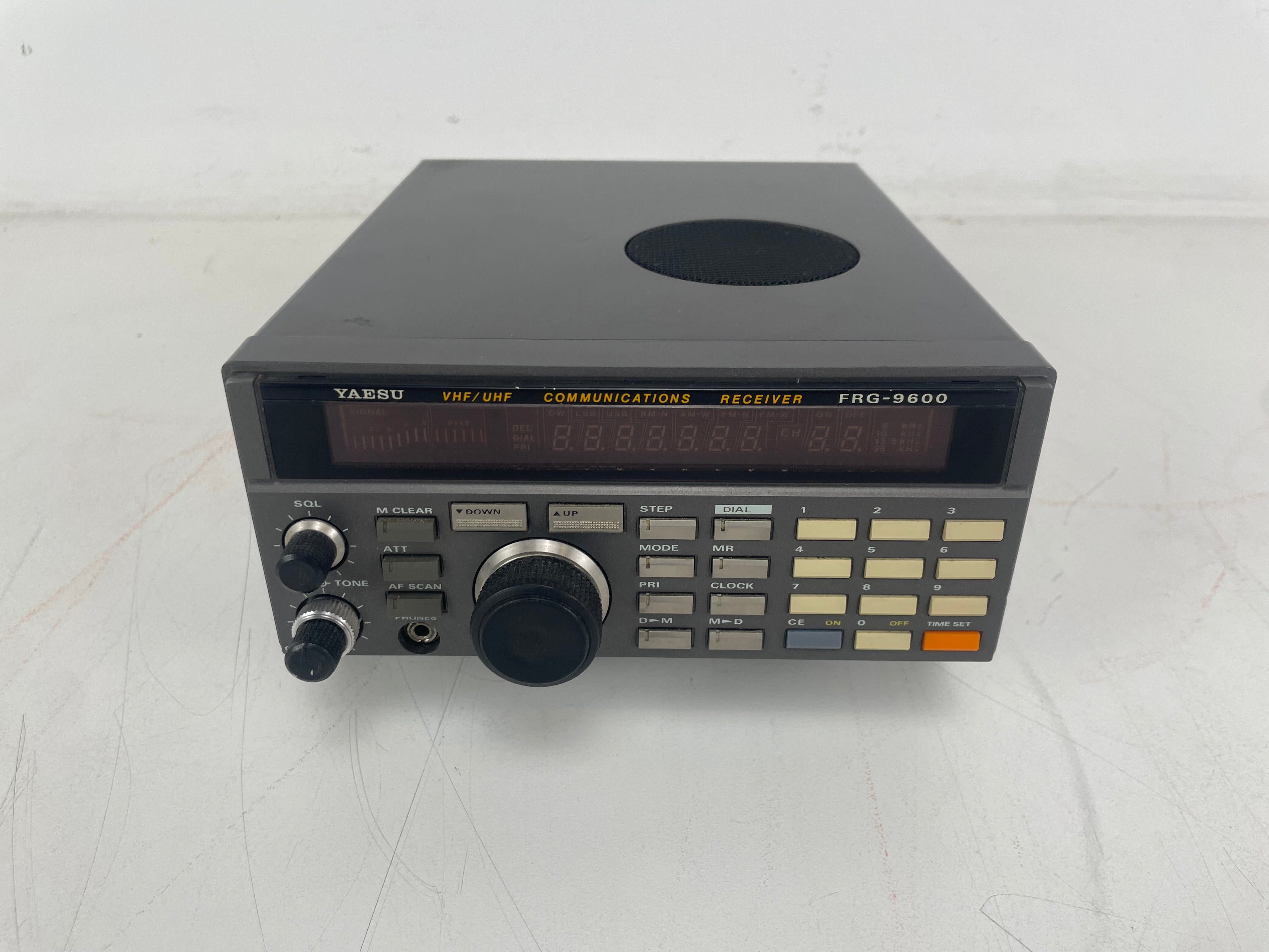 Yaesu - FRG-9600 - VHF/UHF Communications Receiver - Inc. Manual/Adapter