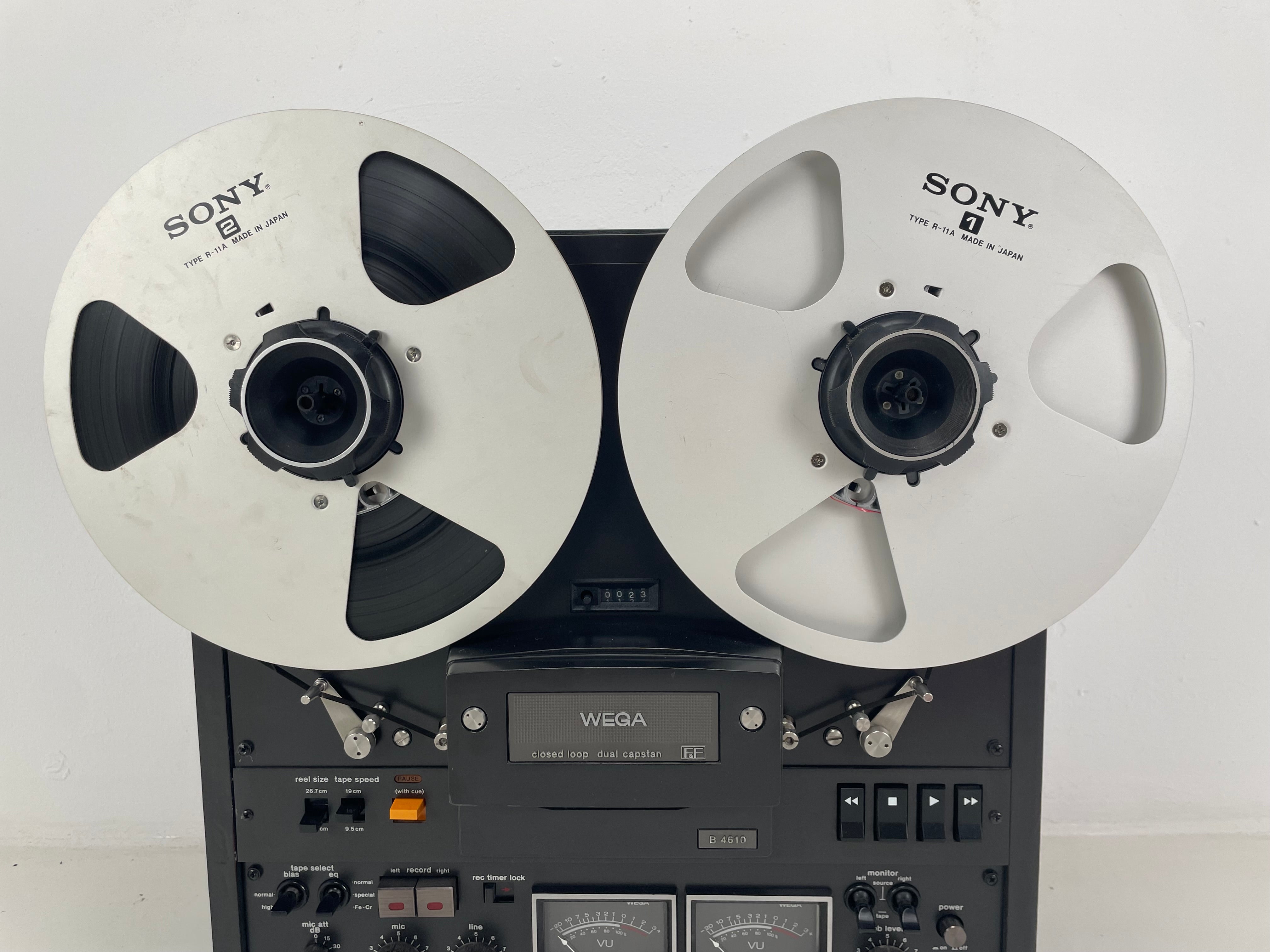 Wega (Sony) - B4610 - Reel to Reel Recorder - Closed Loop System - Dual Capstan