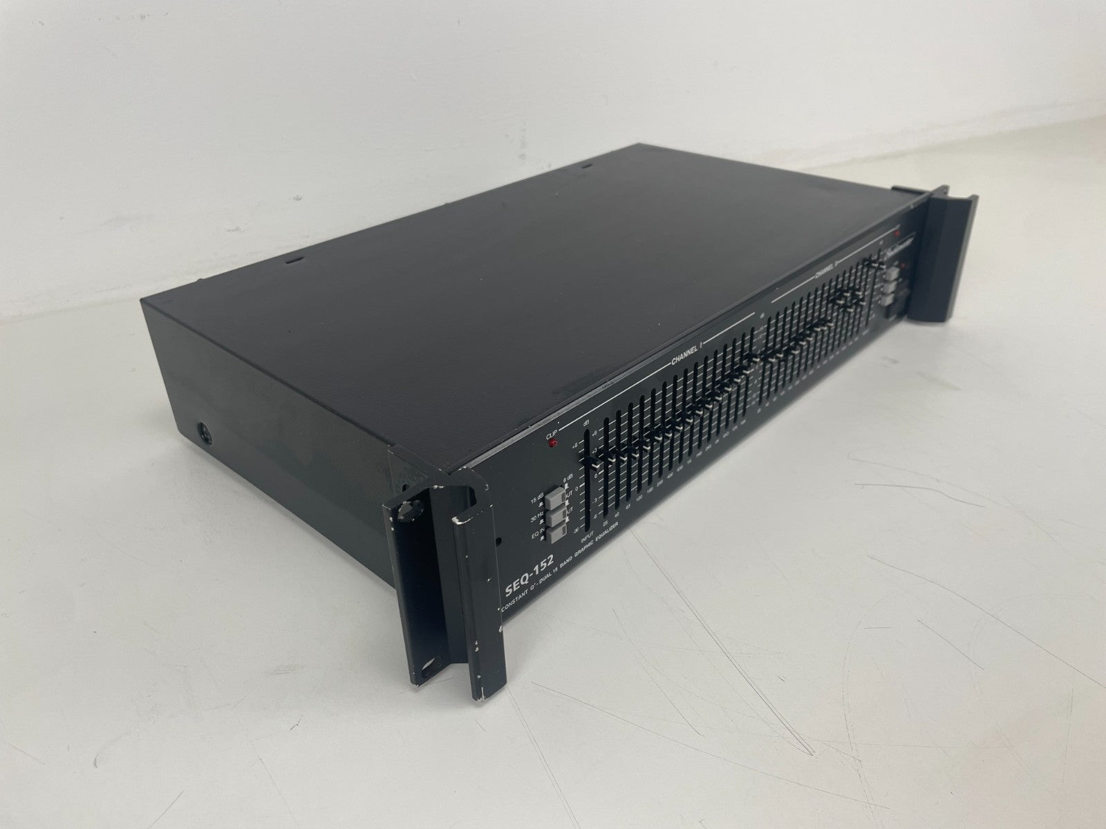 Studiomaster SEQ-152 Pro Graphic Equalizer