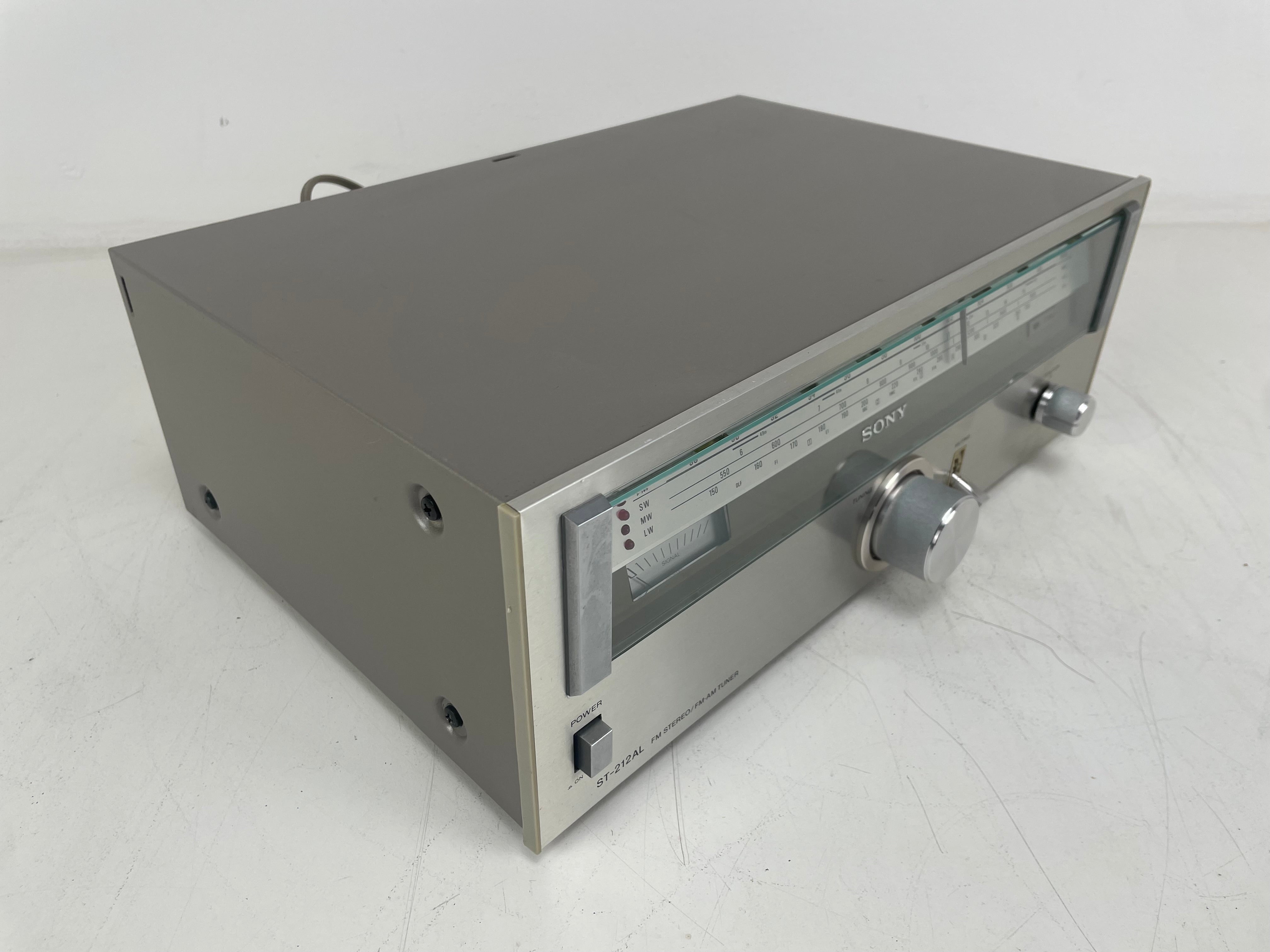 Sony - ST-212AL - FM Stereo/FM-AM Tuner