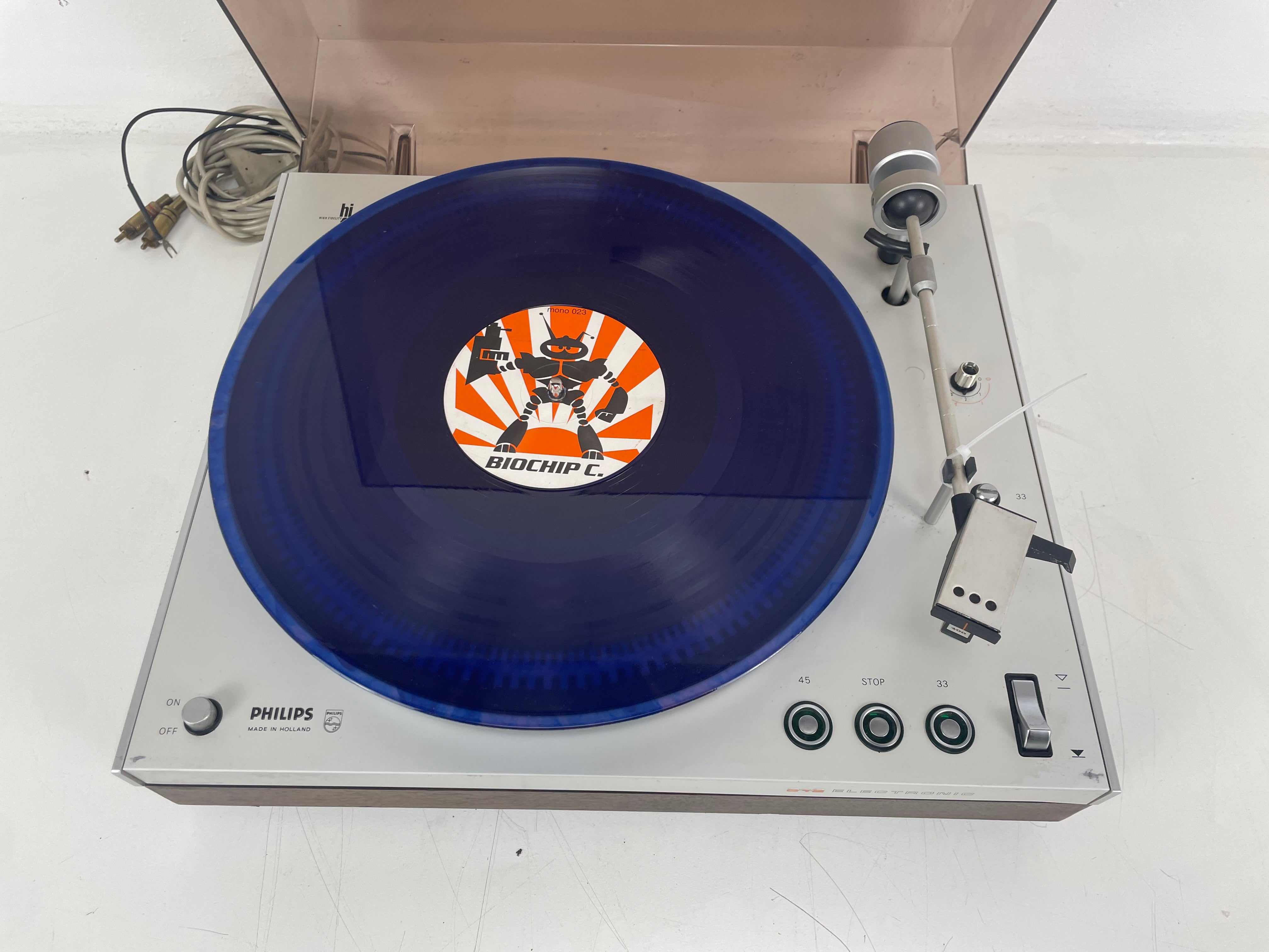 Philips - 212 - Belt-Drive - Turntable - Inc. GP400 Stylus