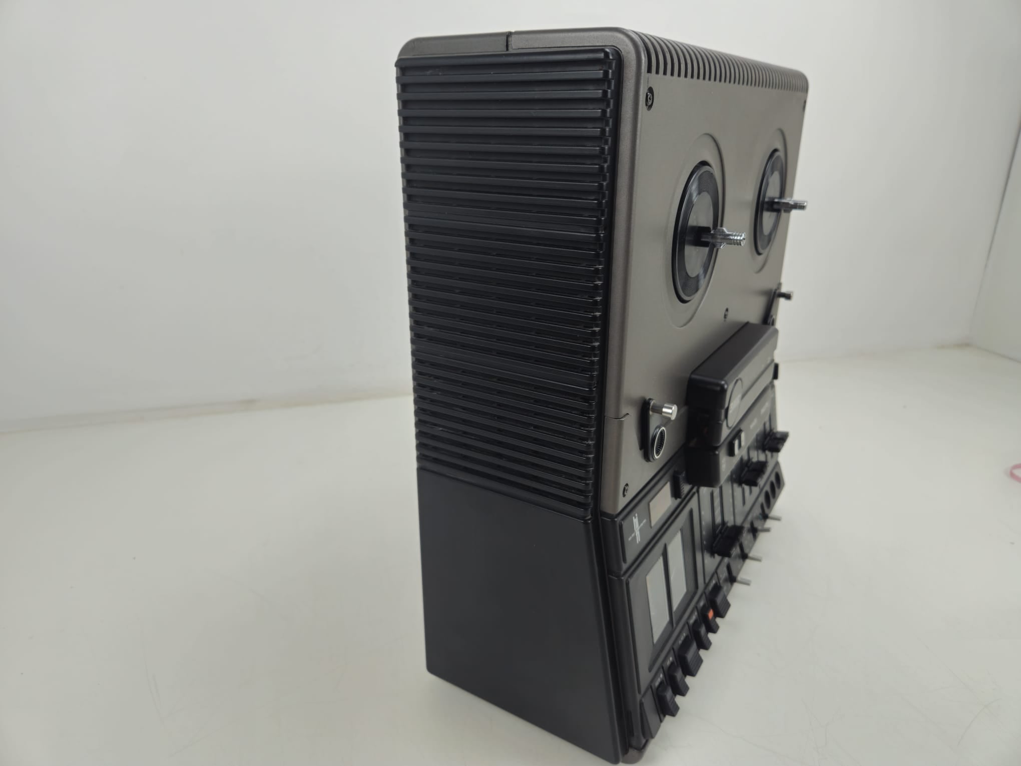 Philips - N4420 - Stereo reel to reel Recorder With Dust Cover New Belts And speakers