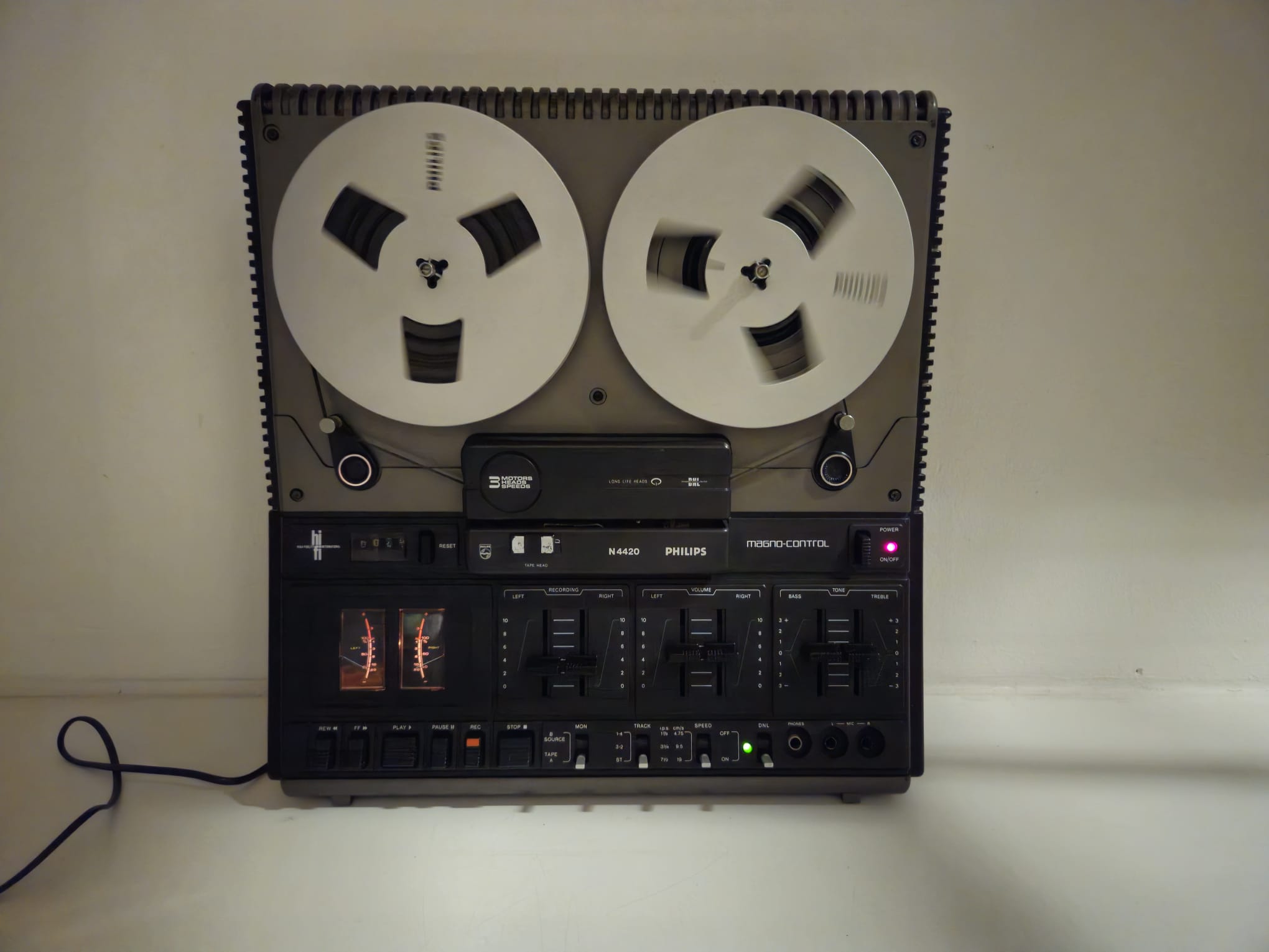 Philips - N4420 - Stereo reel to reel Recorder With Dust Cover New Belts And speakers