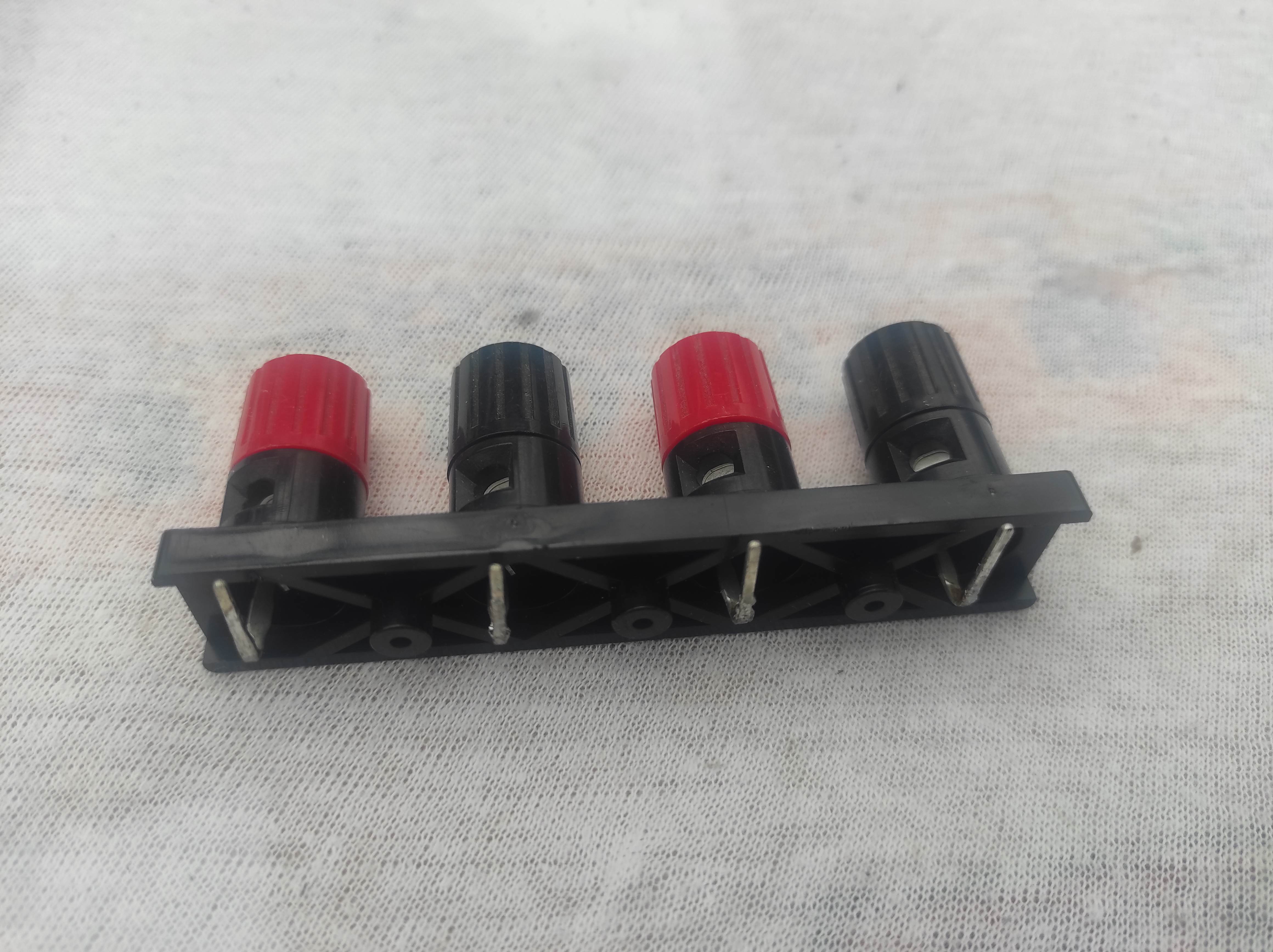Accuphase E-203 loudspeaker terminals