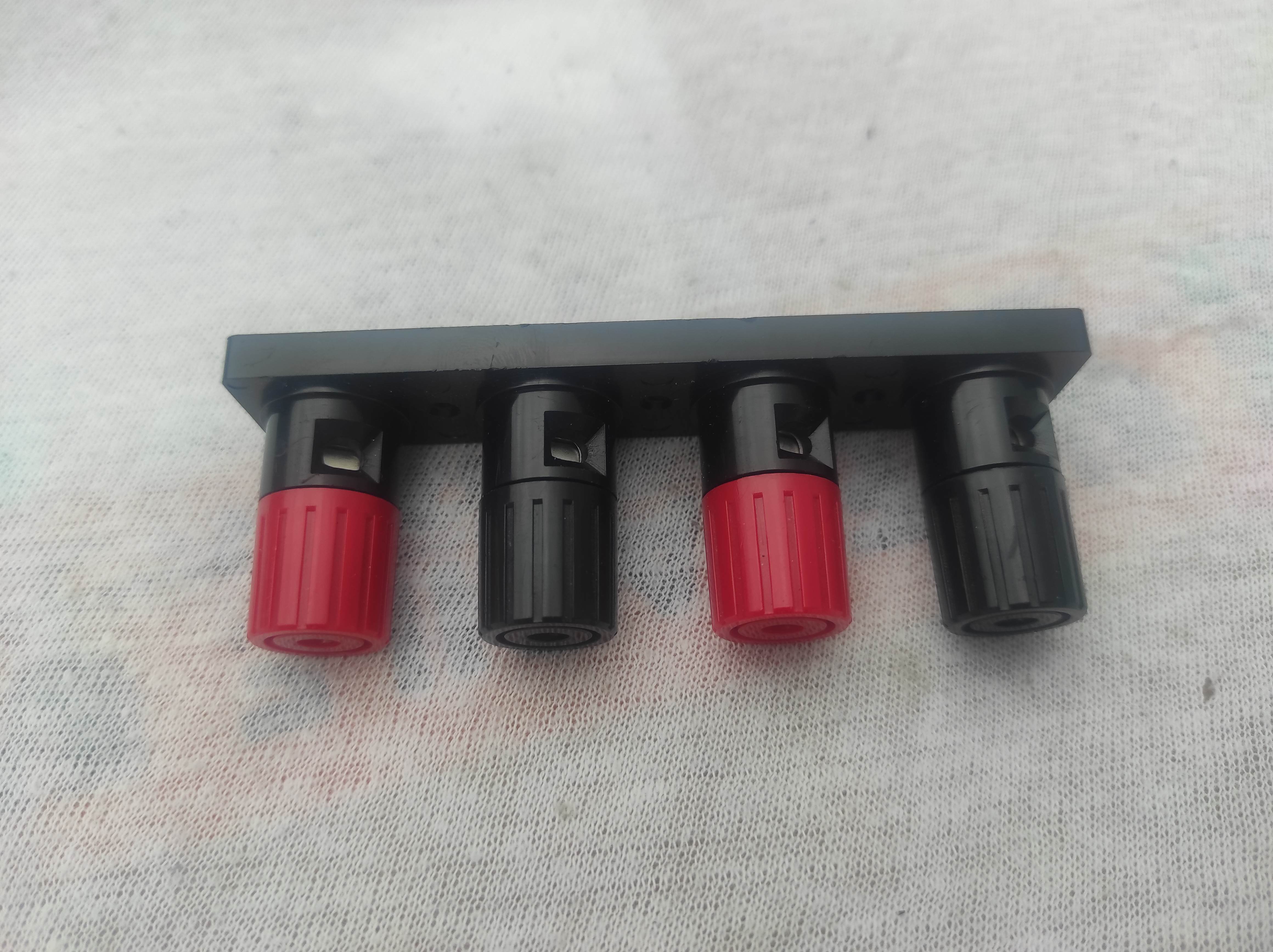 Accuphase E-203 loudspeaker terminals