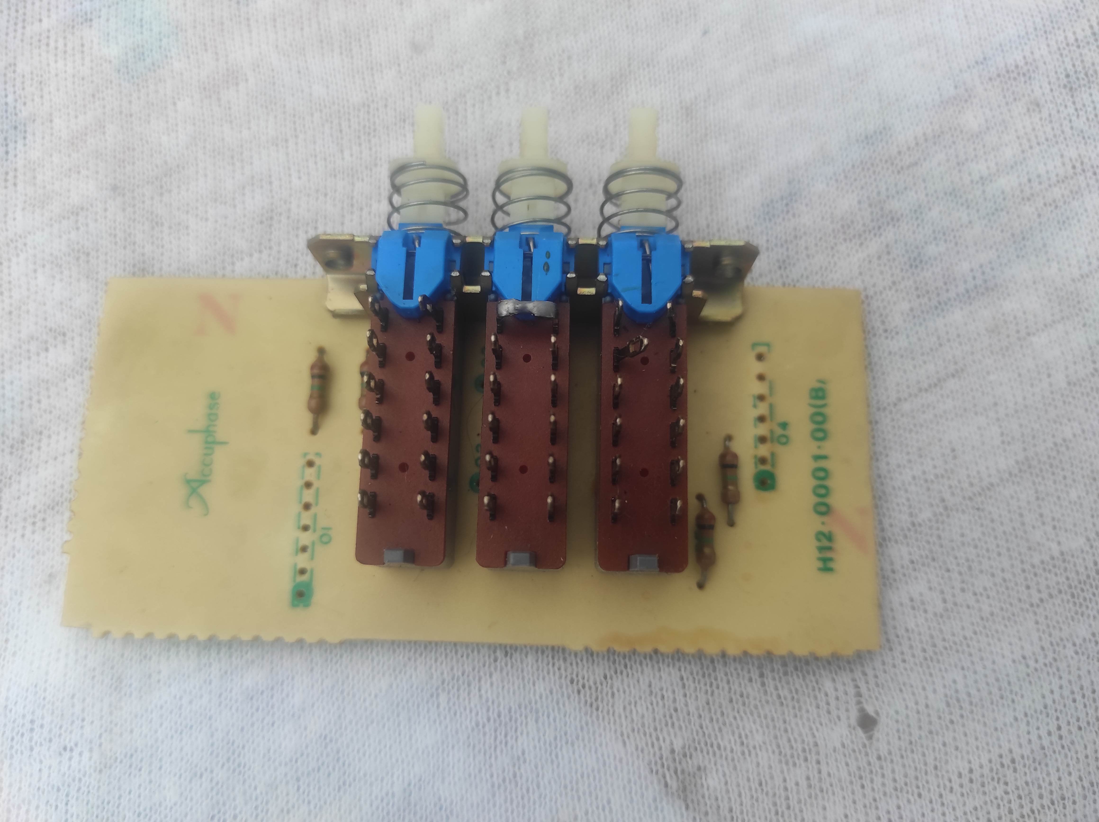 Accuphase E-203 Loudness Switch PCB working