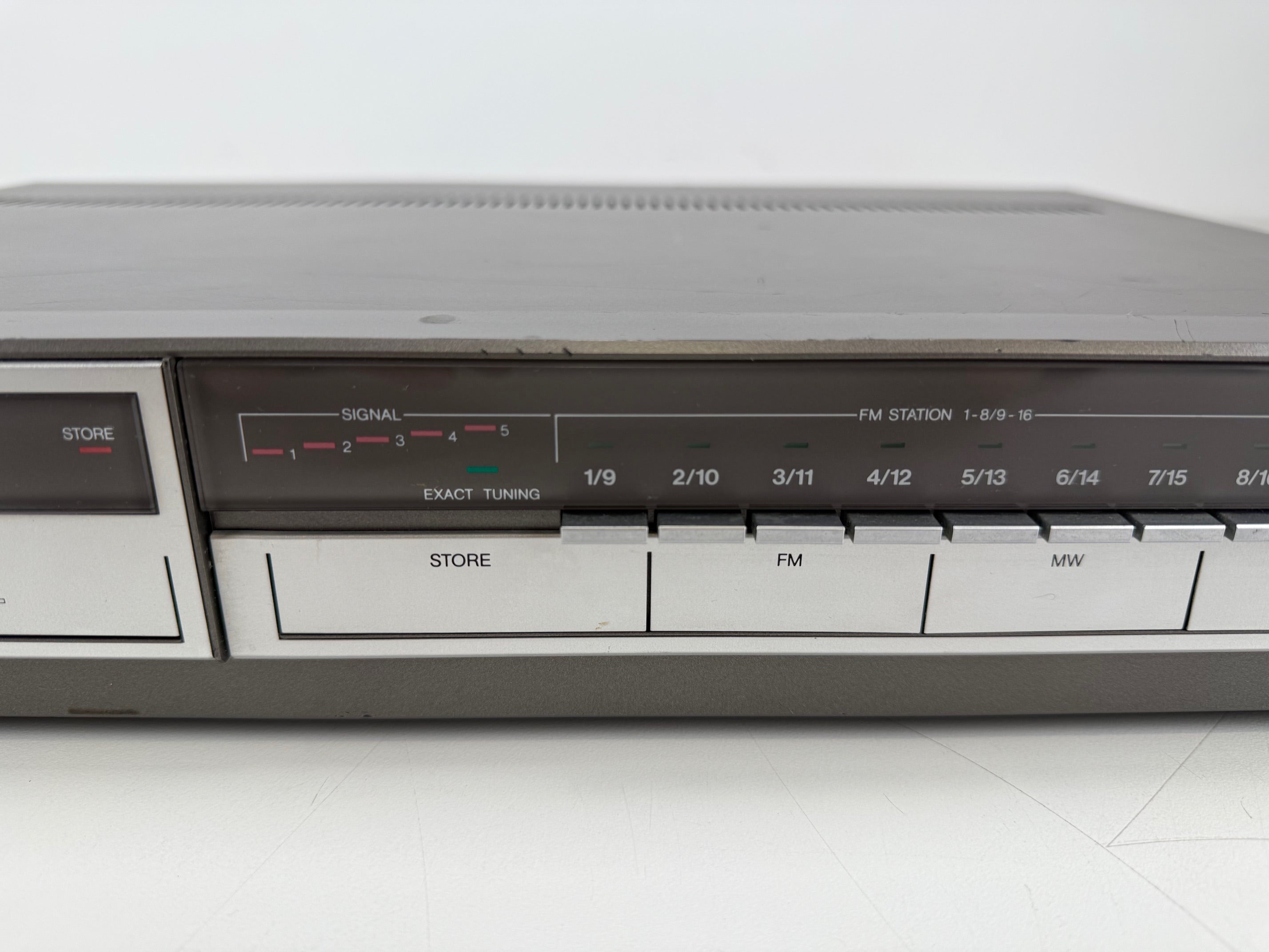 Telefunken HT1800 FM/AM Synthesizer Tuner