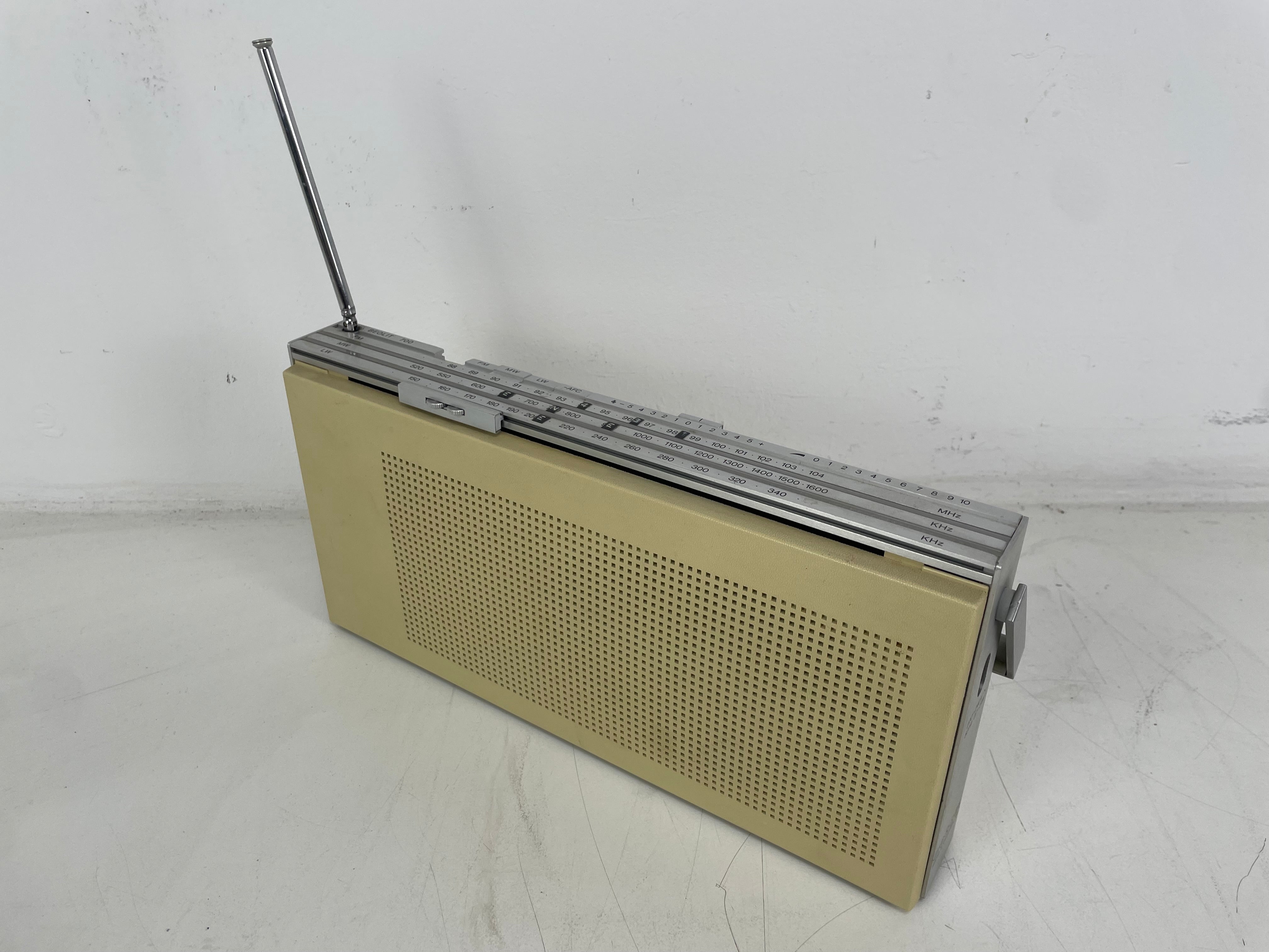 Bang & Olufsen - Beolit 700 - Portable Radio