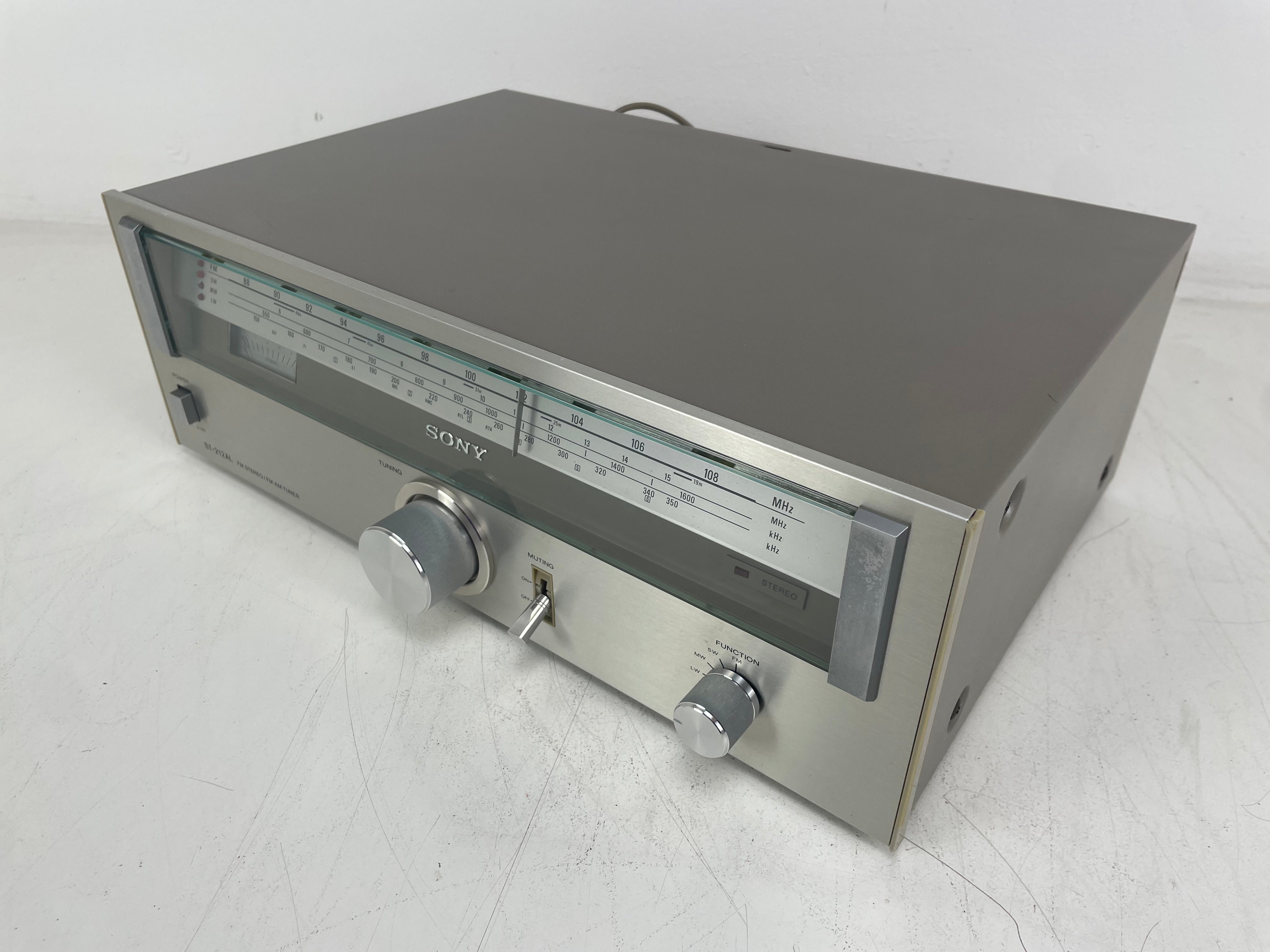 Sony - ST-212AL - FM Stereo/FM-AM Tuner
