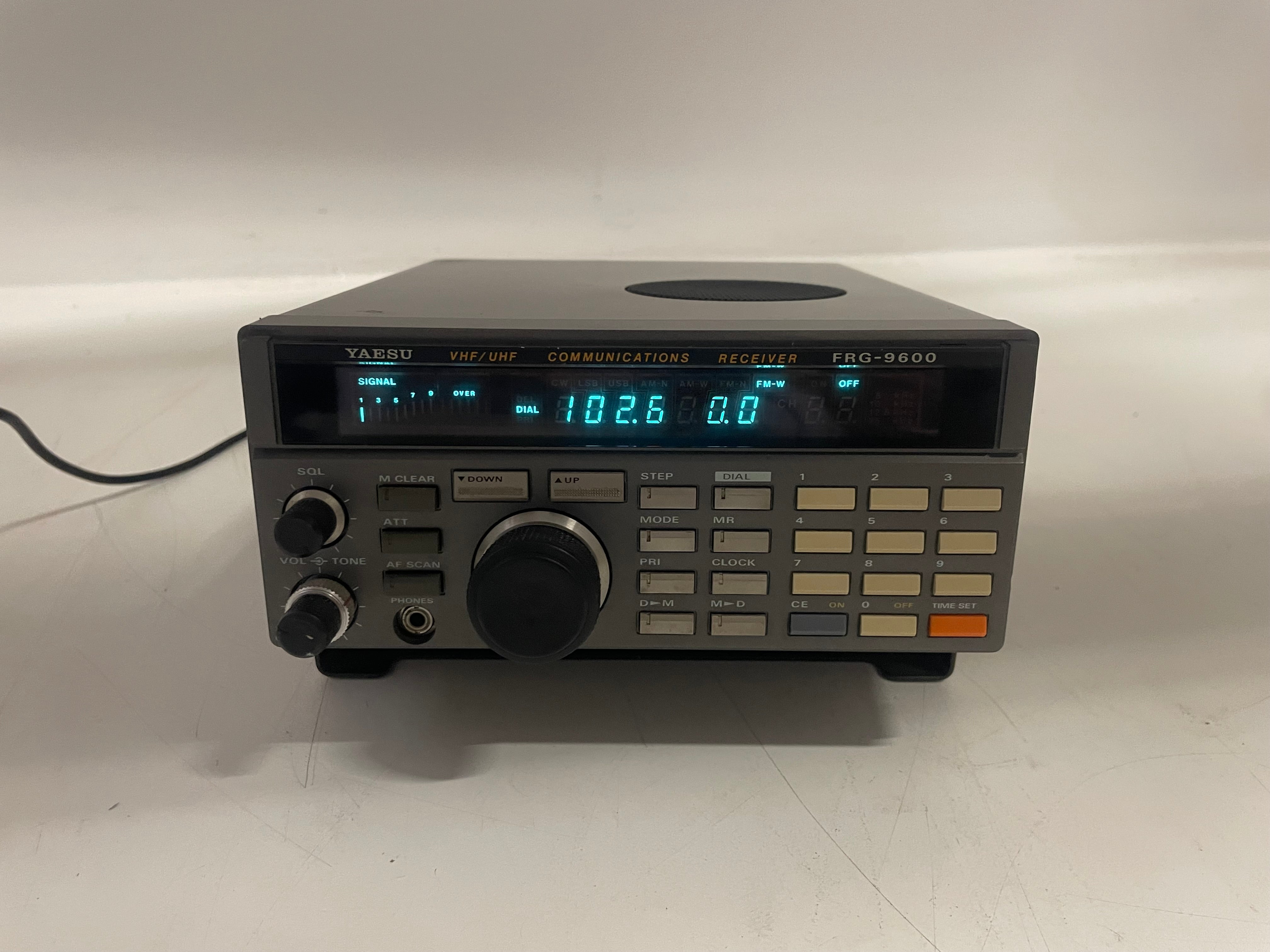 Yaesu - FRG-9600 - VHF/UHF Communications Receiver - Inc. Manual/Adapter