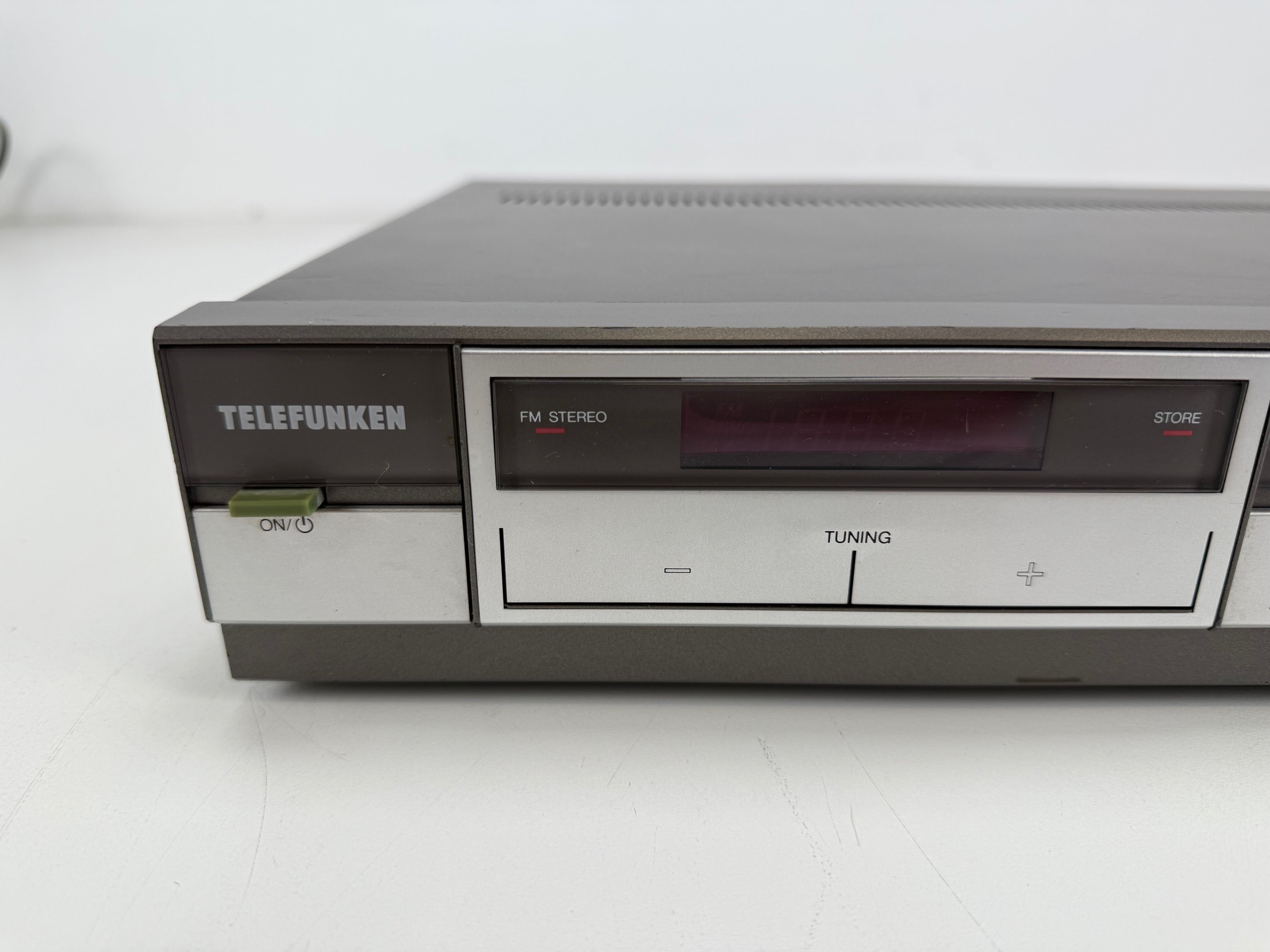 Telefunken HT1800 FM/AM Synthesizer Tuner