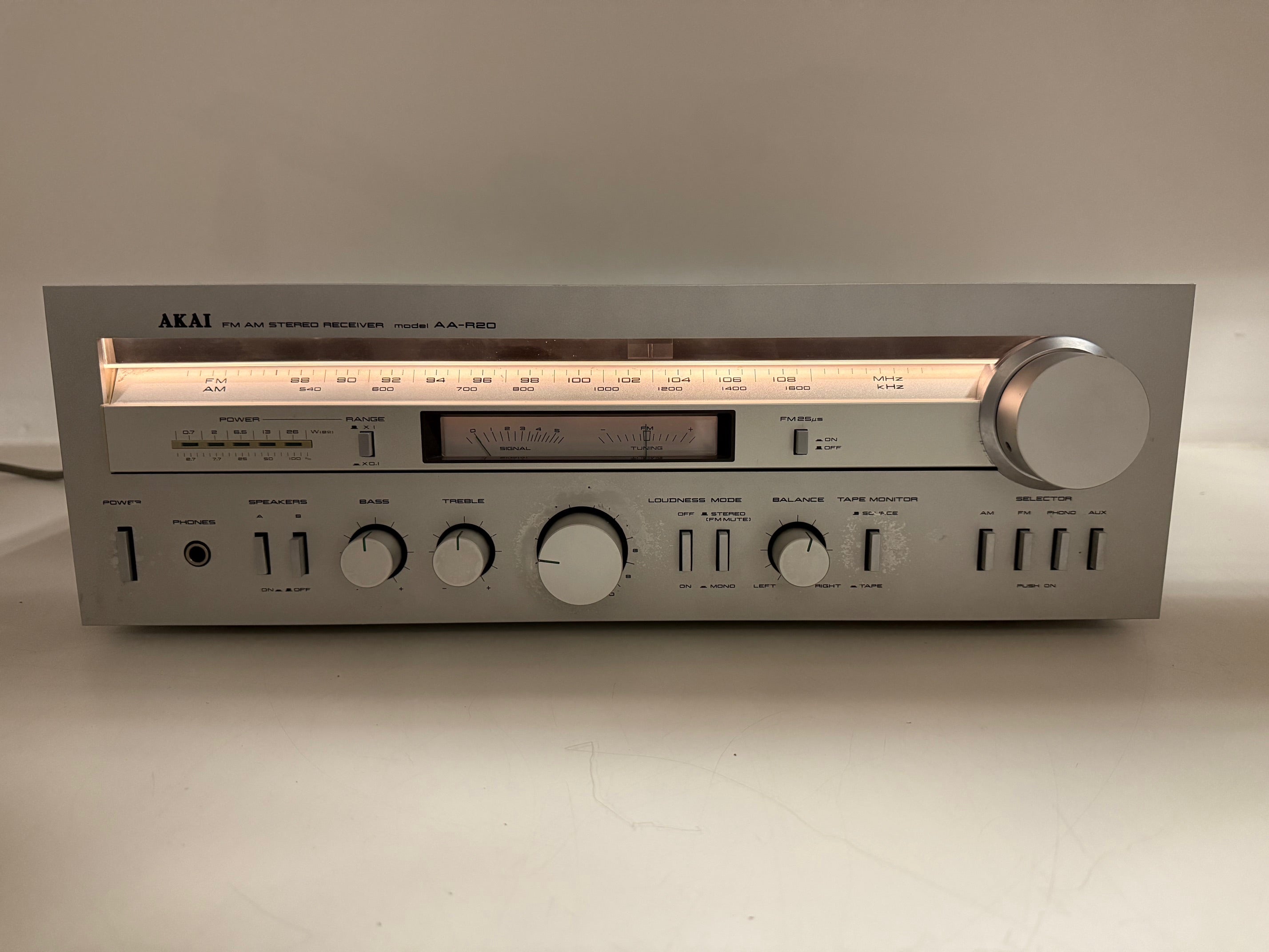 Akai AA-R20 Stereo Receiver - New lights