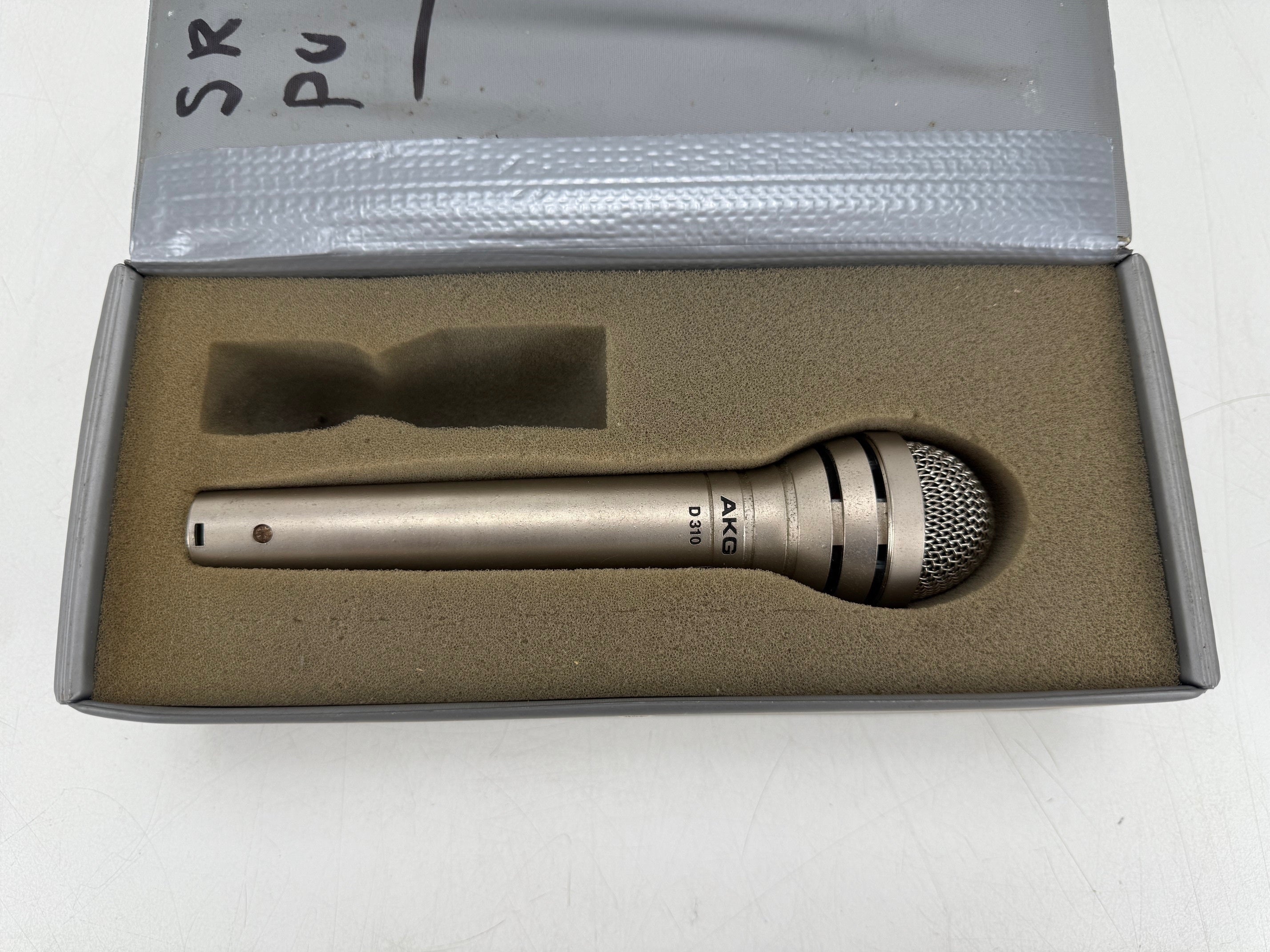 AKG D310 dynamische microfoon met originele koffer