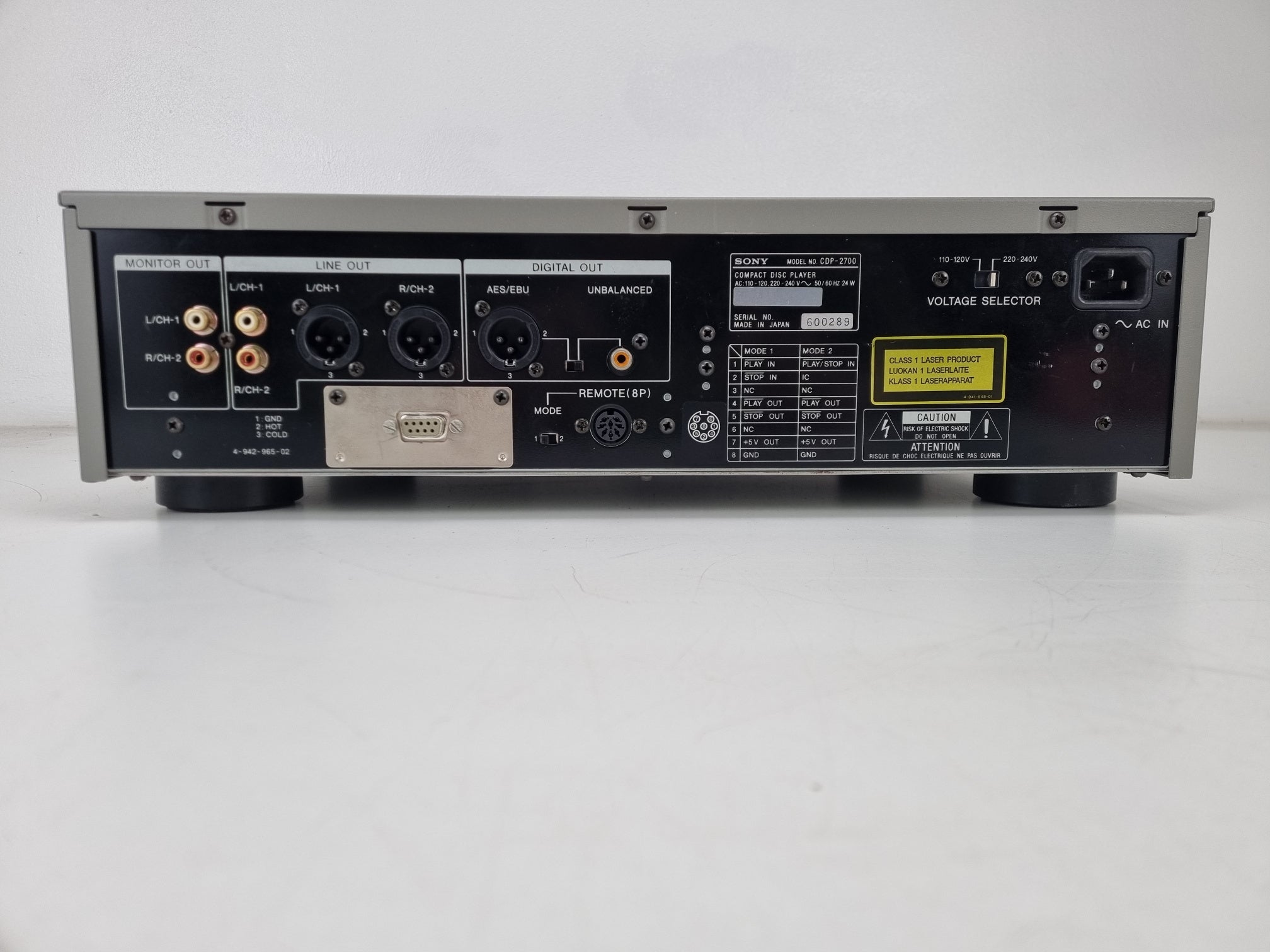 Sony CDP-2700 - Pro Compact Disc Player - XLR out - Very nice condition