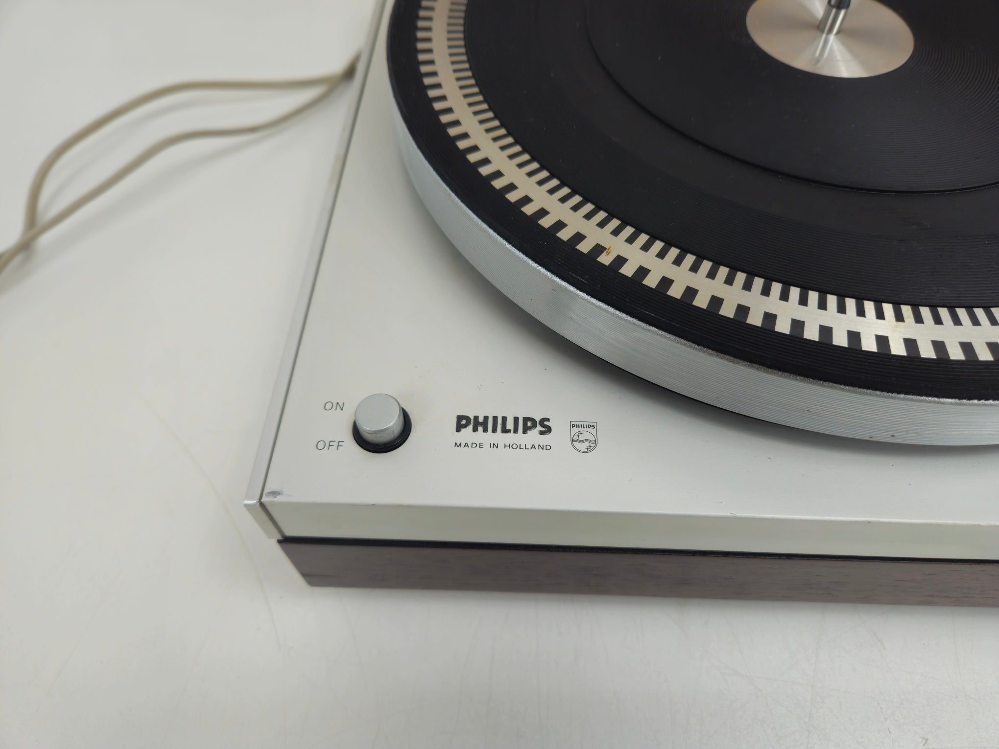 Philips - 212 -  Sprung Chassis Belt-Drive Turntable GP400 - New belt