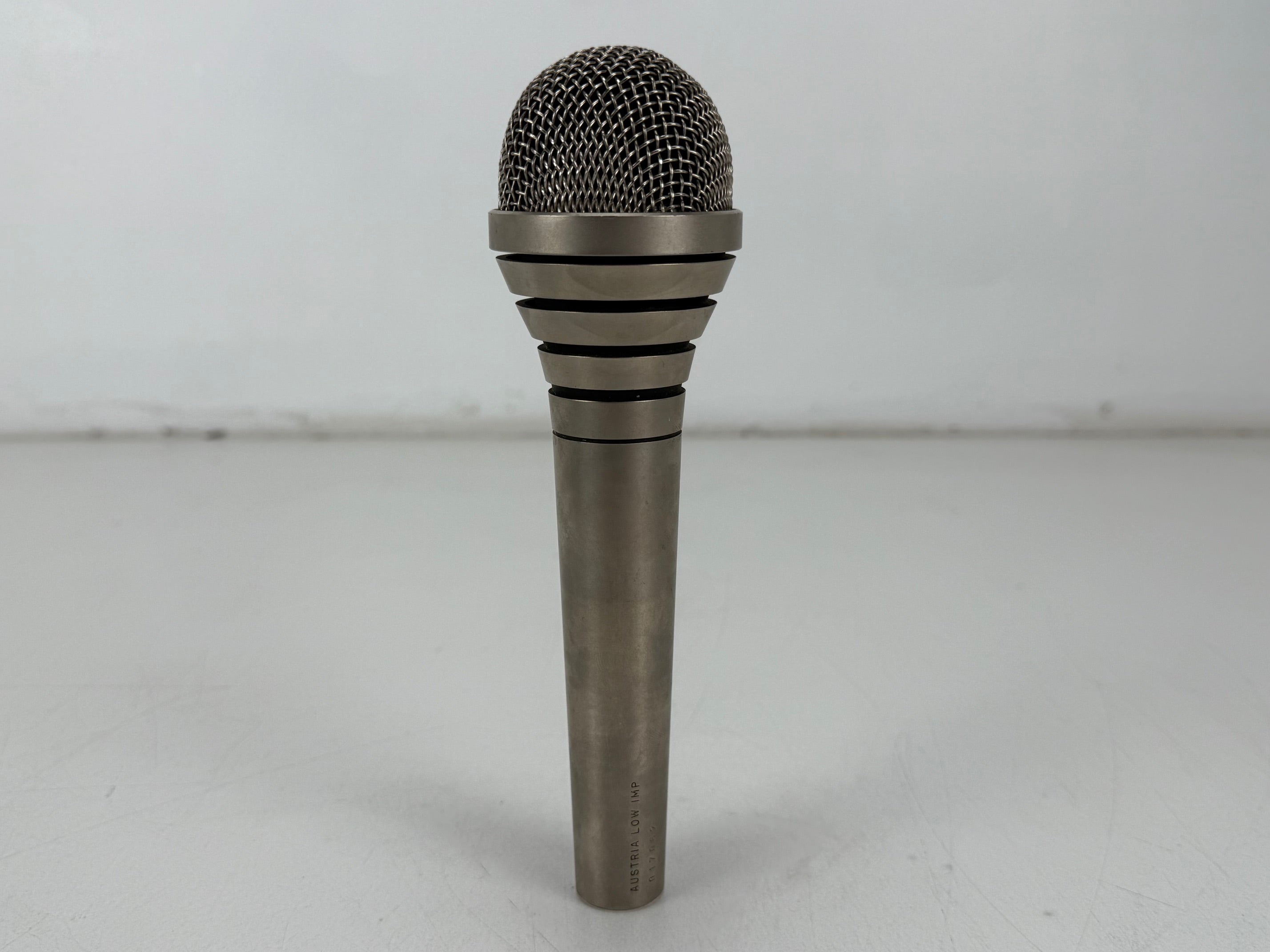 AKG D330BT Dynamic Hyper-cardioid Microphone With Case