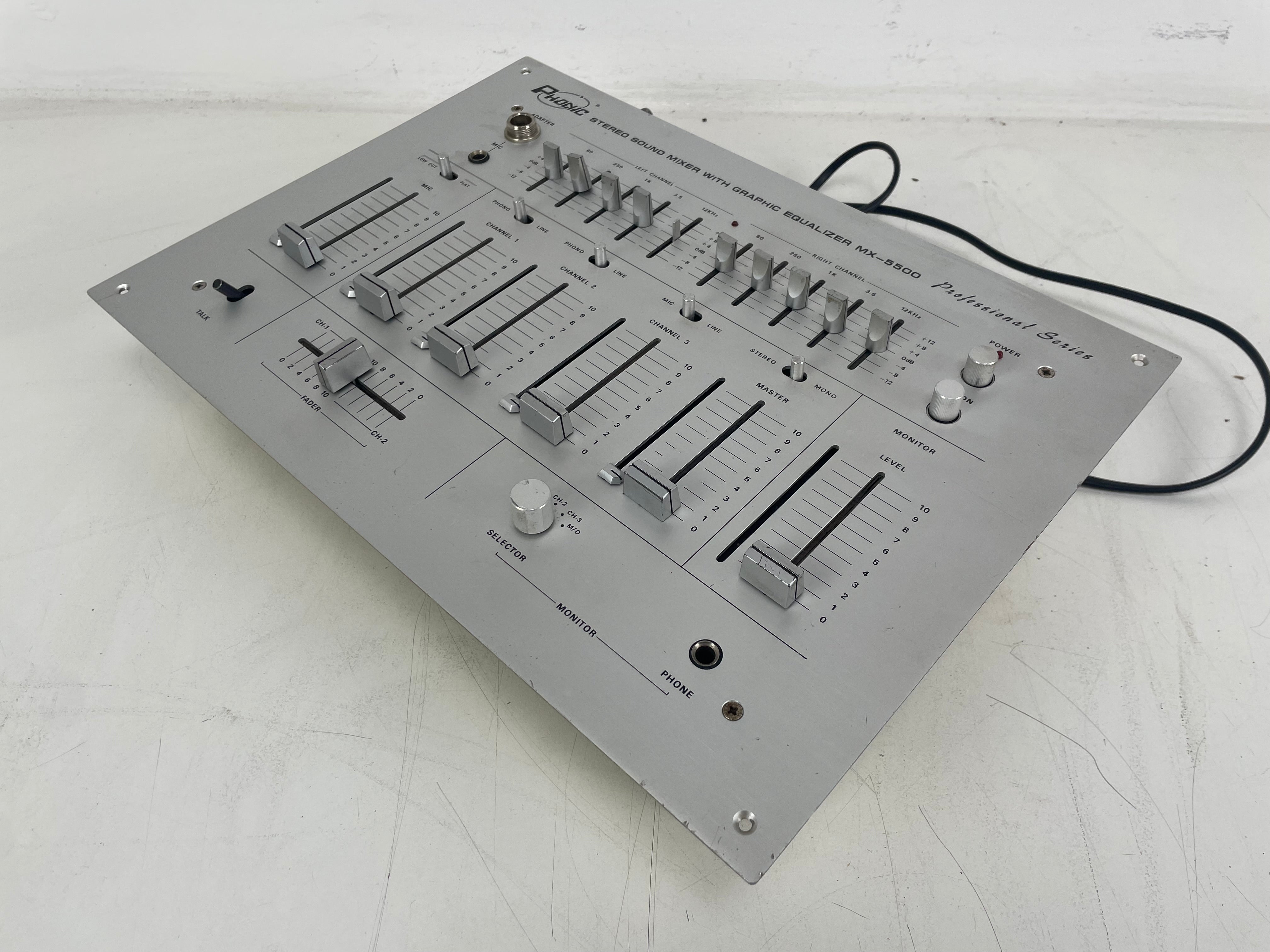 Phoenic - MX-5500 - Stereo Mixer With Equalizer - As is