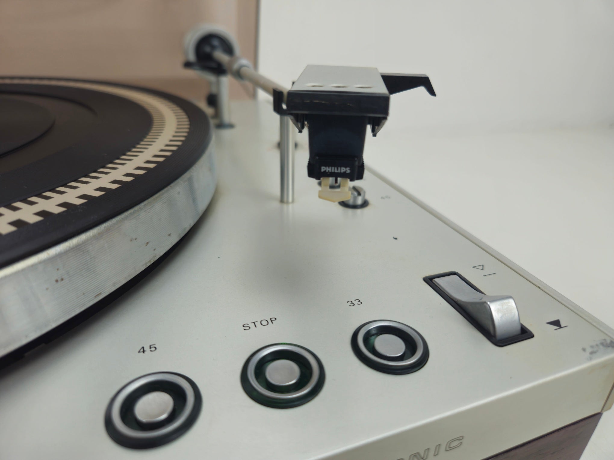 Philips 212 - Electronic Sprung Chassis Belt-Drive Turntable - New Belt