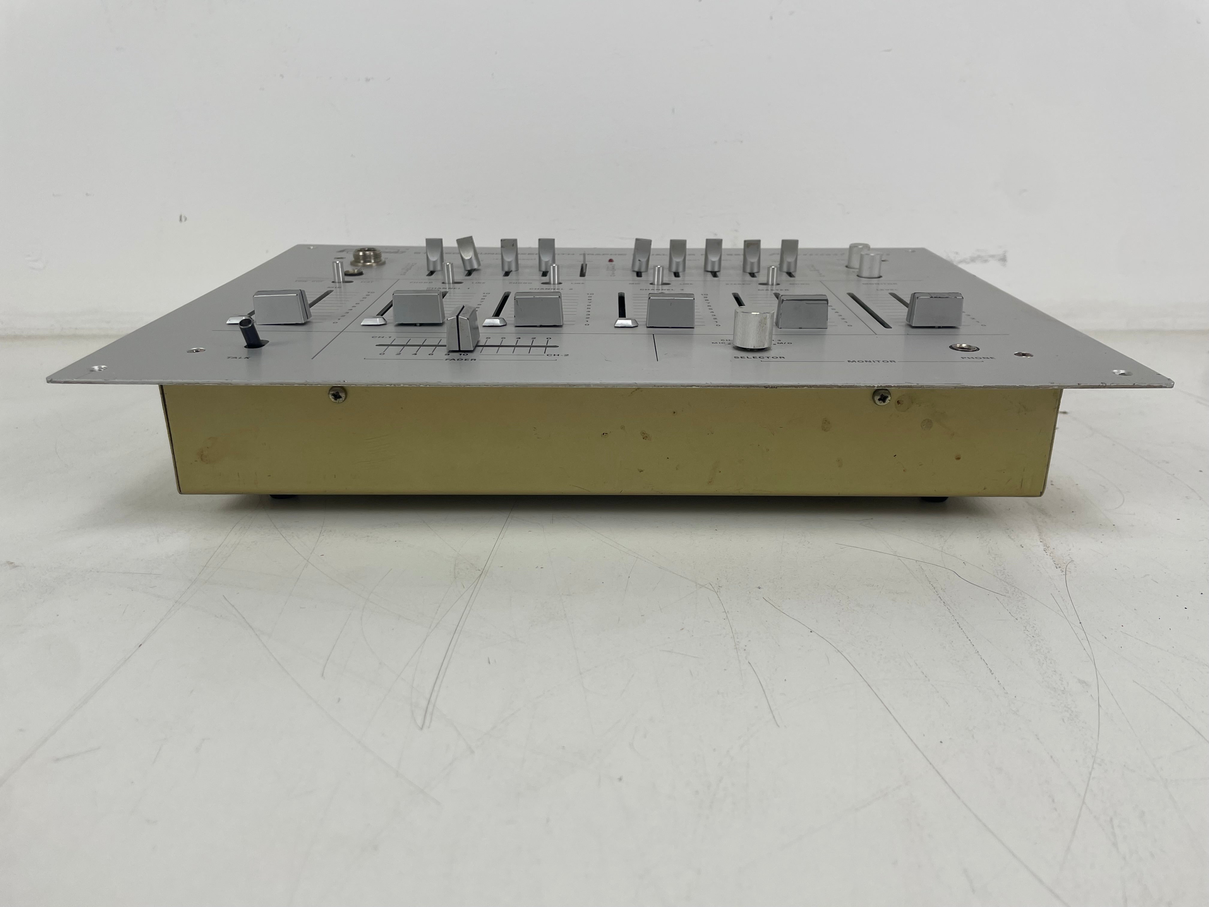 Phoenic - MX-5500 - Stereo Mixer With Equalizer - As is