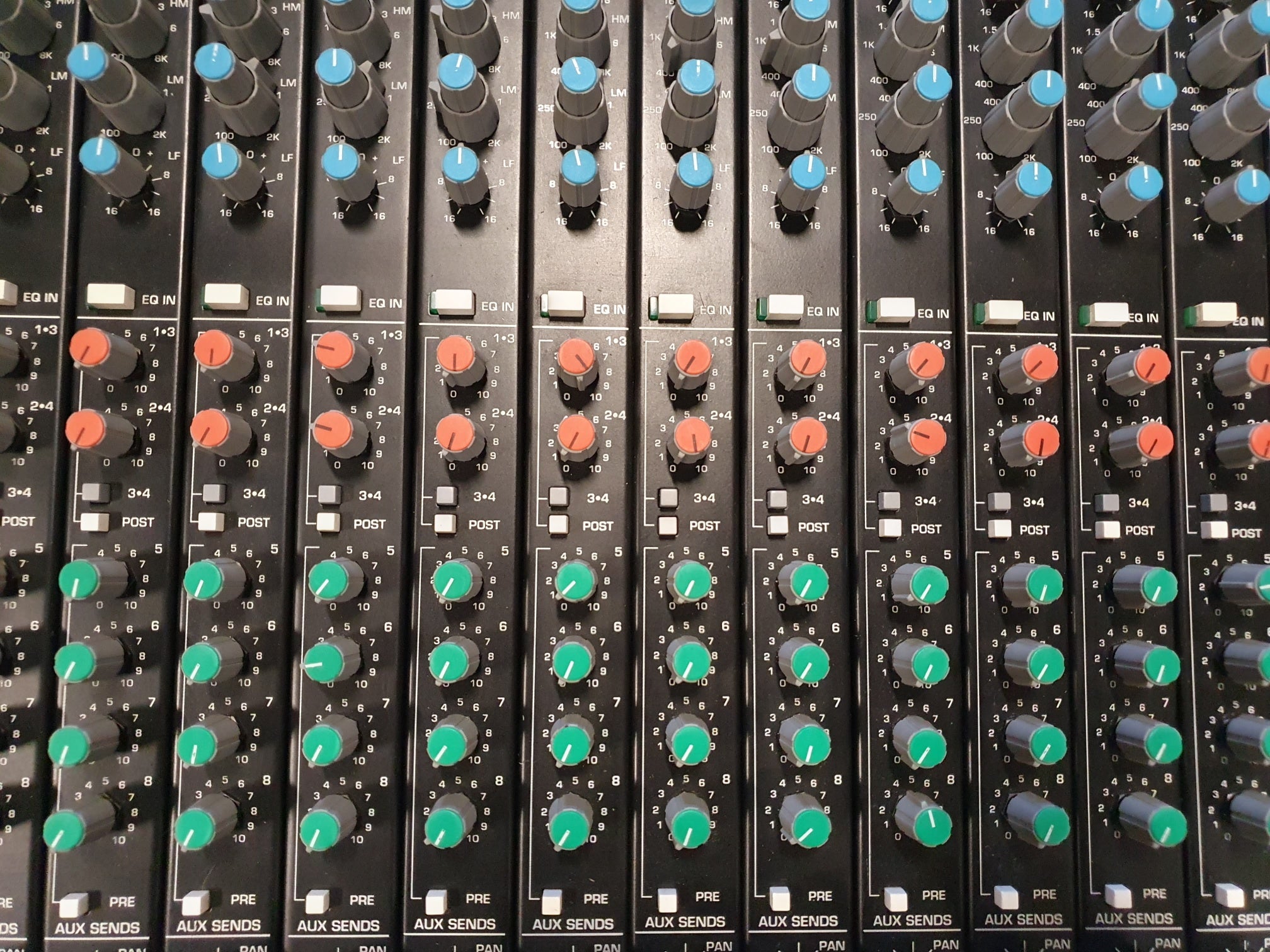 Crest Audio live/studio mengpaneel - 32-8-2 - Inclusief voeding en flightcase - Wordt verkocht zoals het is