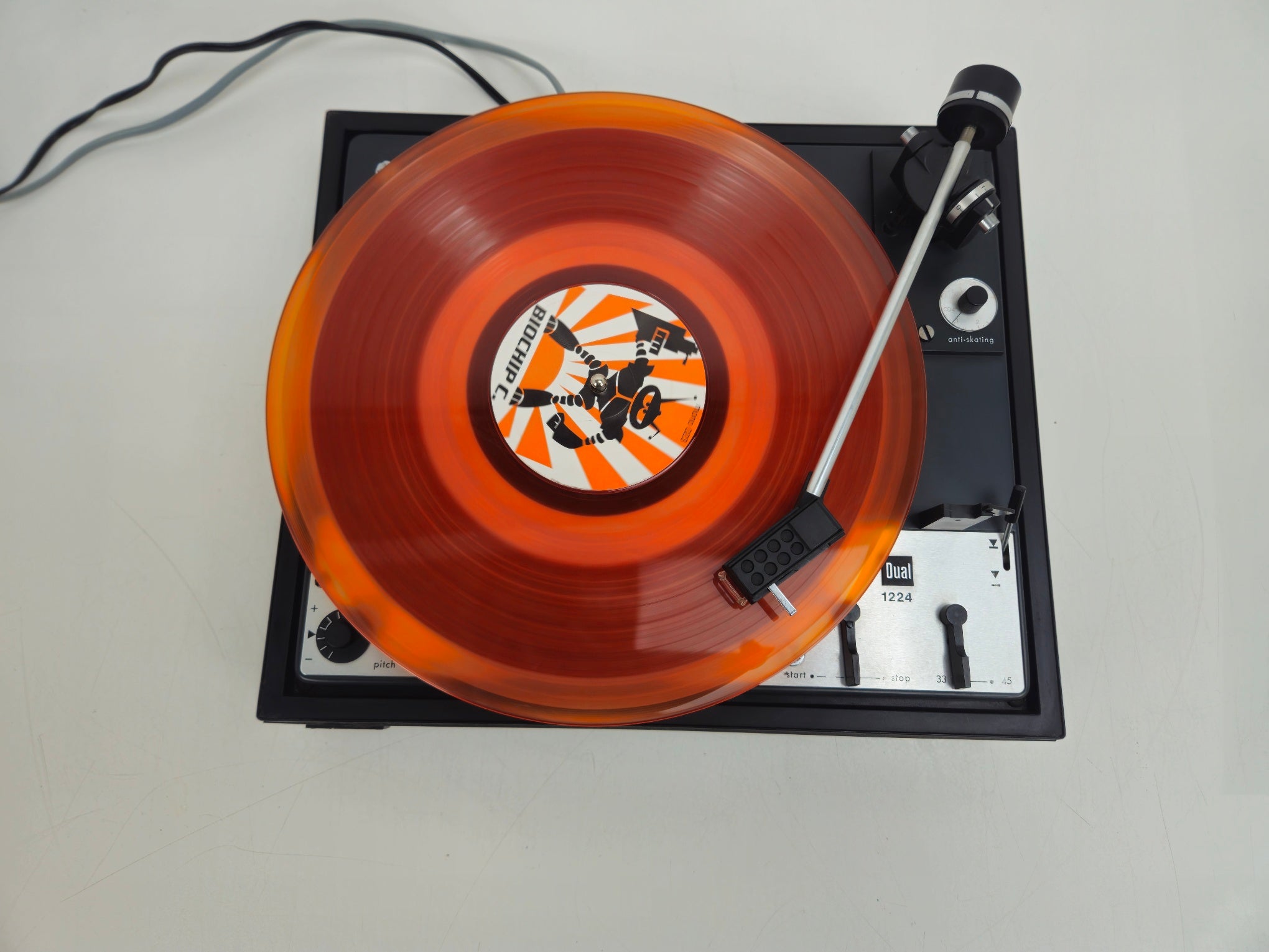 Dual - 1224 - 2-Speed Idler-Drive Turntable - CS 16 Plinth - DMS 200 Cartridge