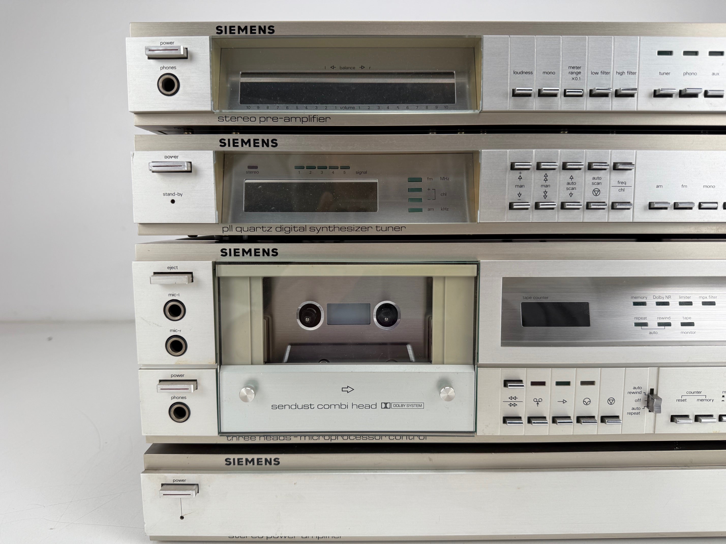 Siemens RP777 voorversterker / RH777 tuner / RC777 cassettedeck / RE777 eindversterker