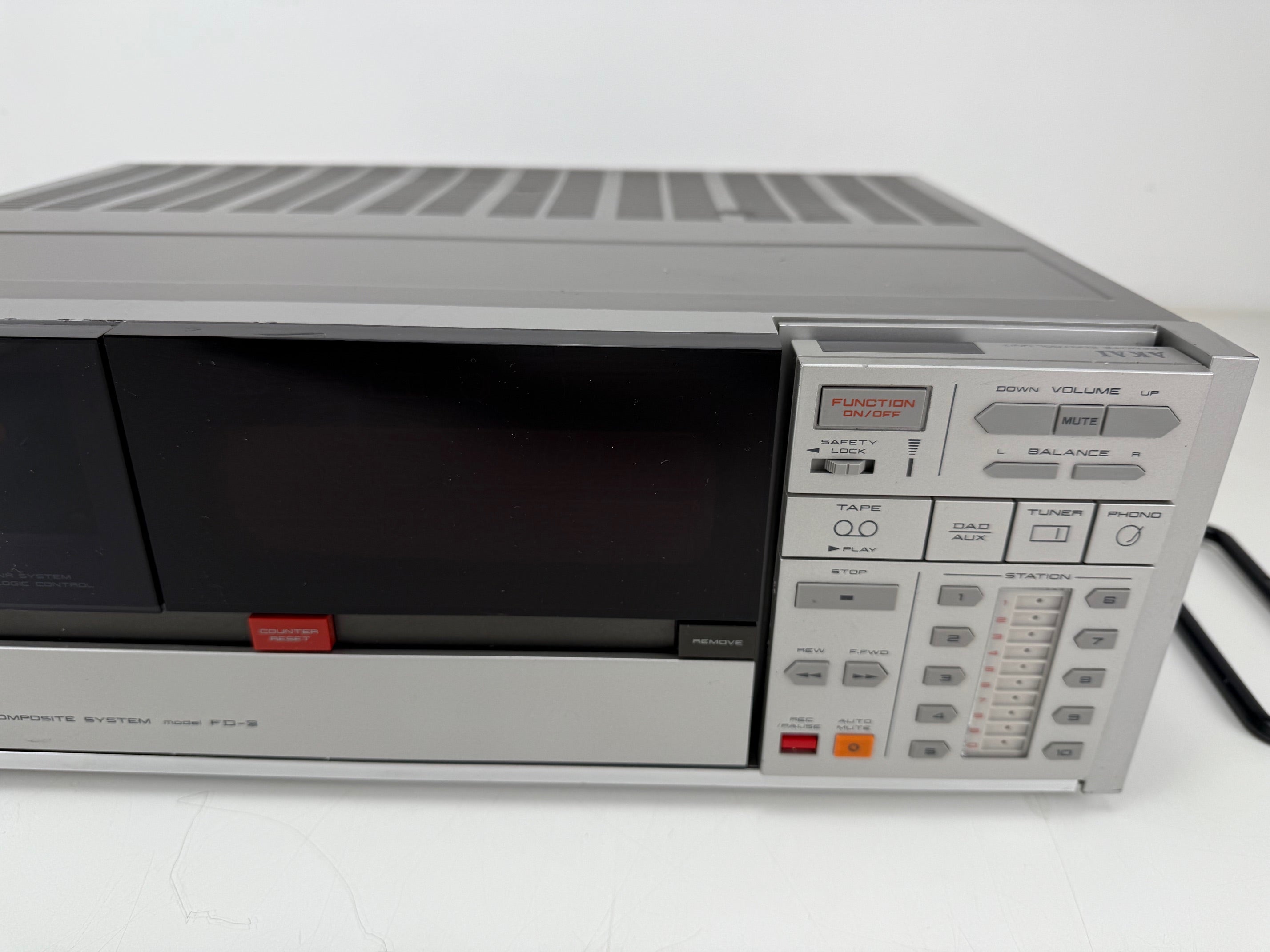 Akai Model FD-3 Hifi Composite System - Amplifier/Tuner/Cassette combo