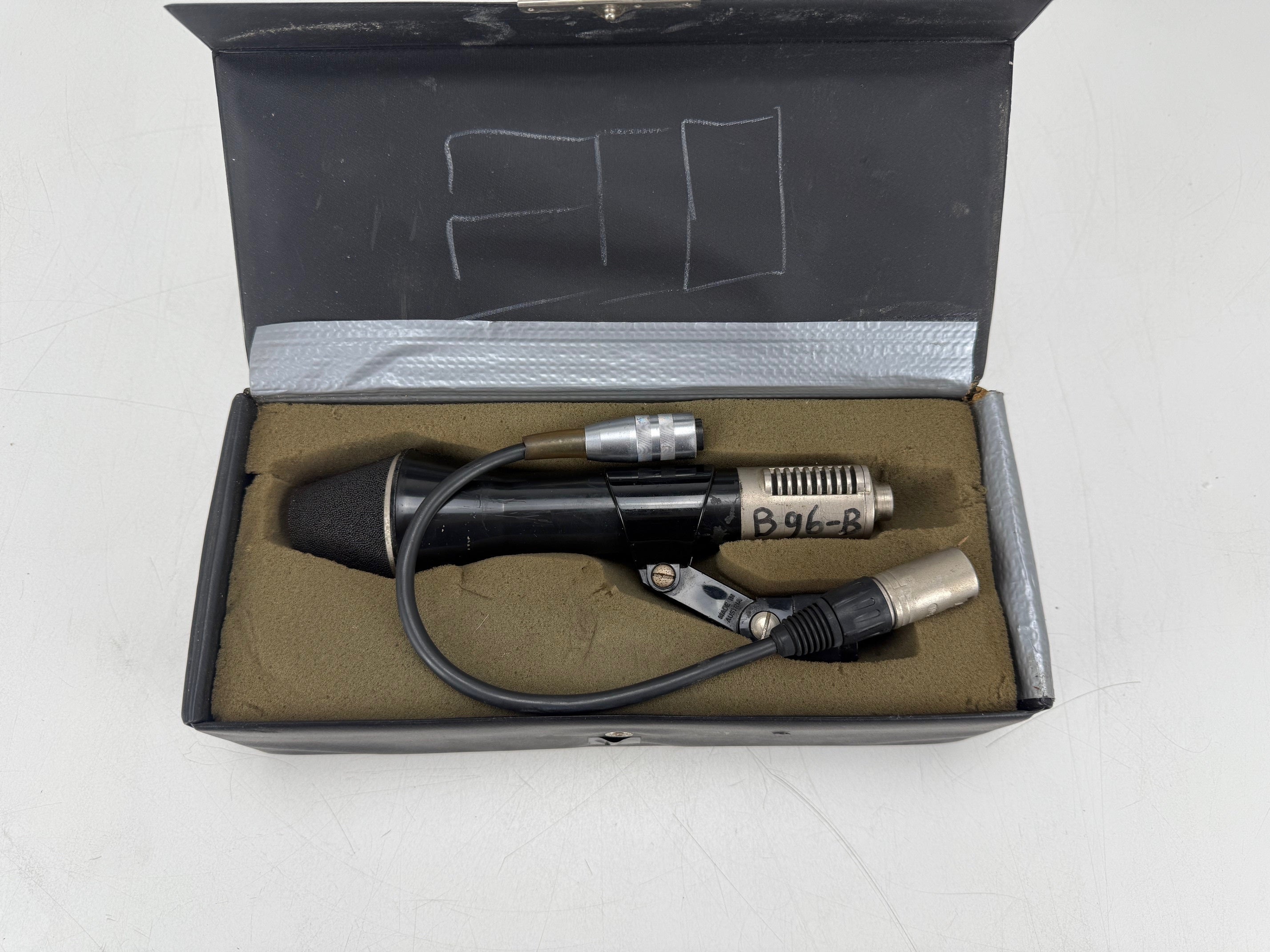AKG D 202 CS Dual-Capsule Dynamic Microphone With Case And DIN To XLR Connector