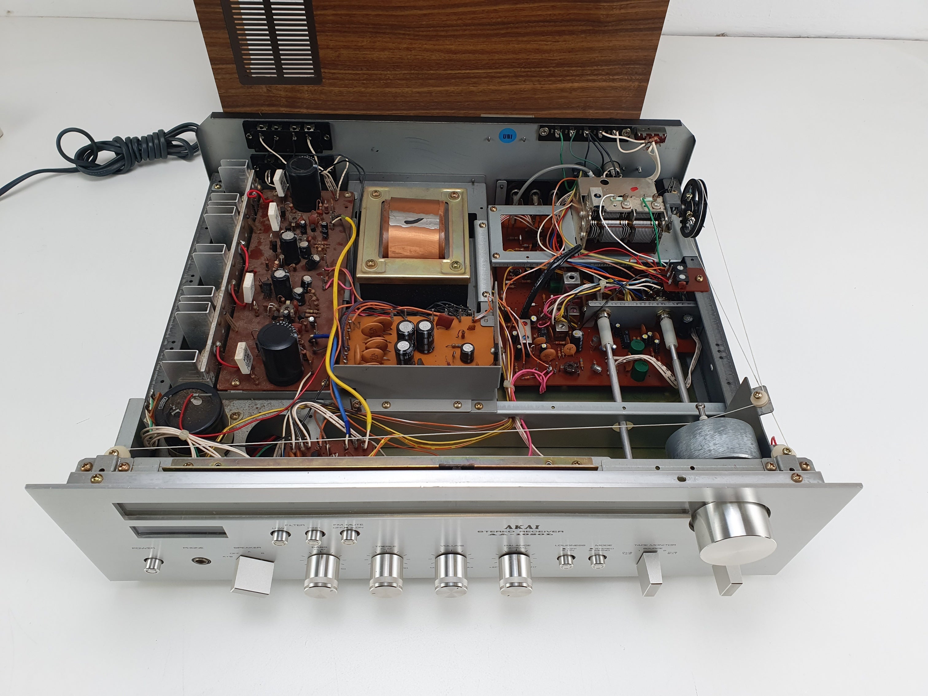 Akai AA-1020L nice looking Stereo Receiver - Fully serviced