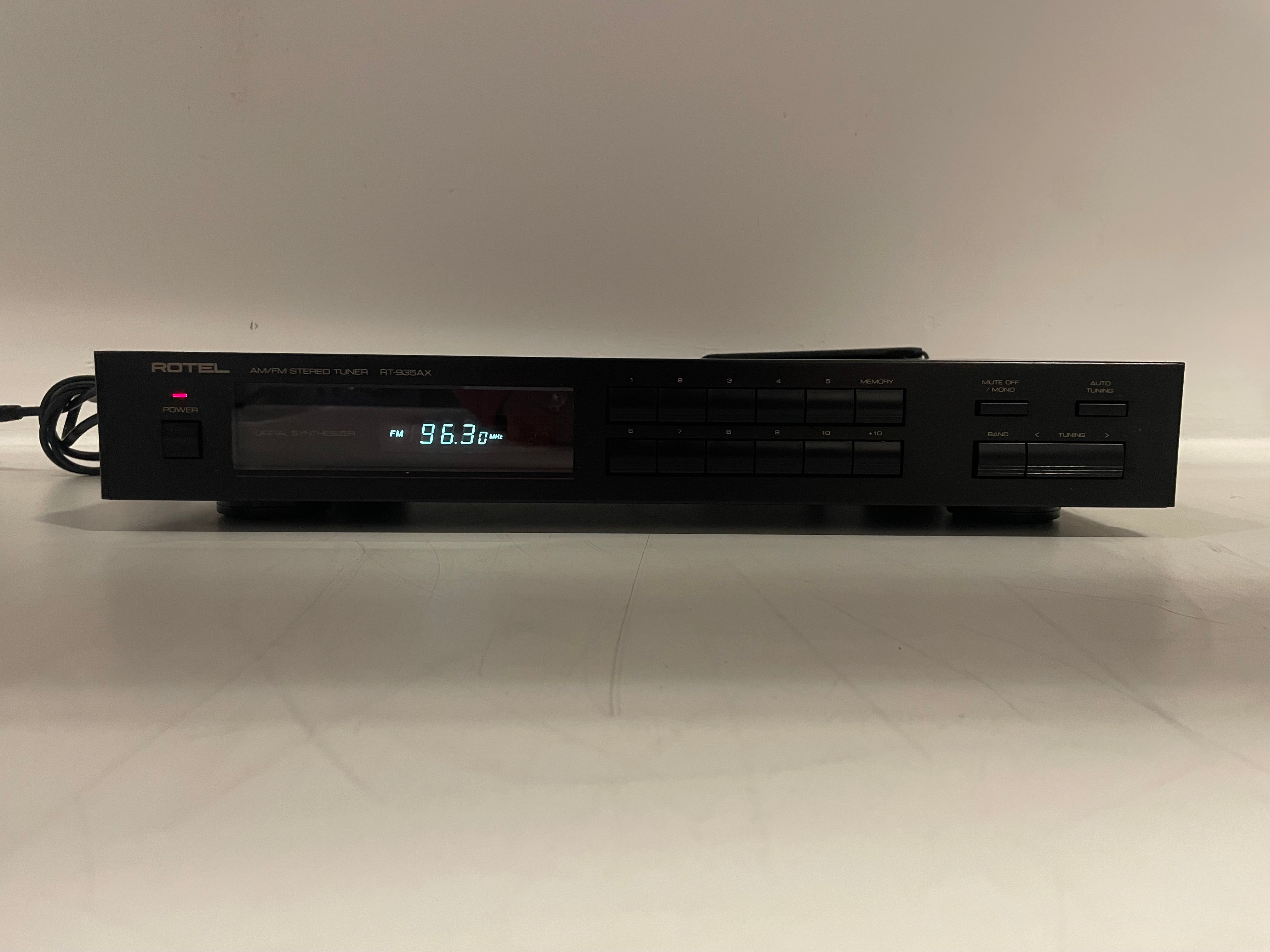 Rotel - RT935AX - AM/FM Stereo Tuner