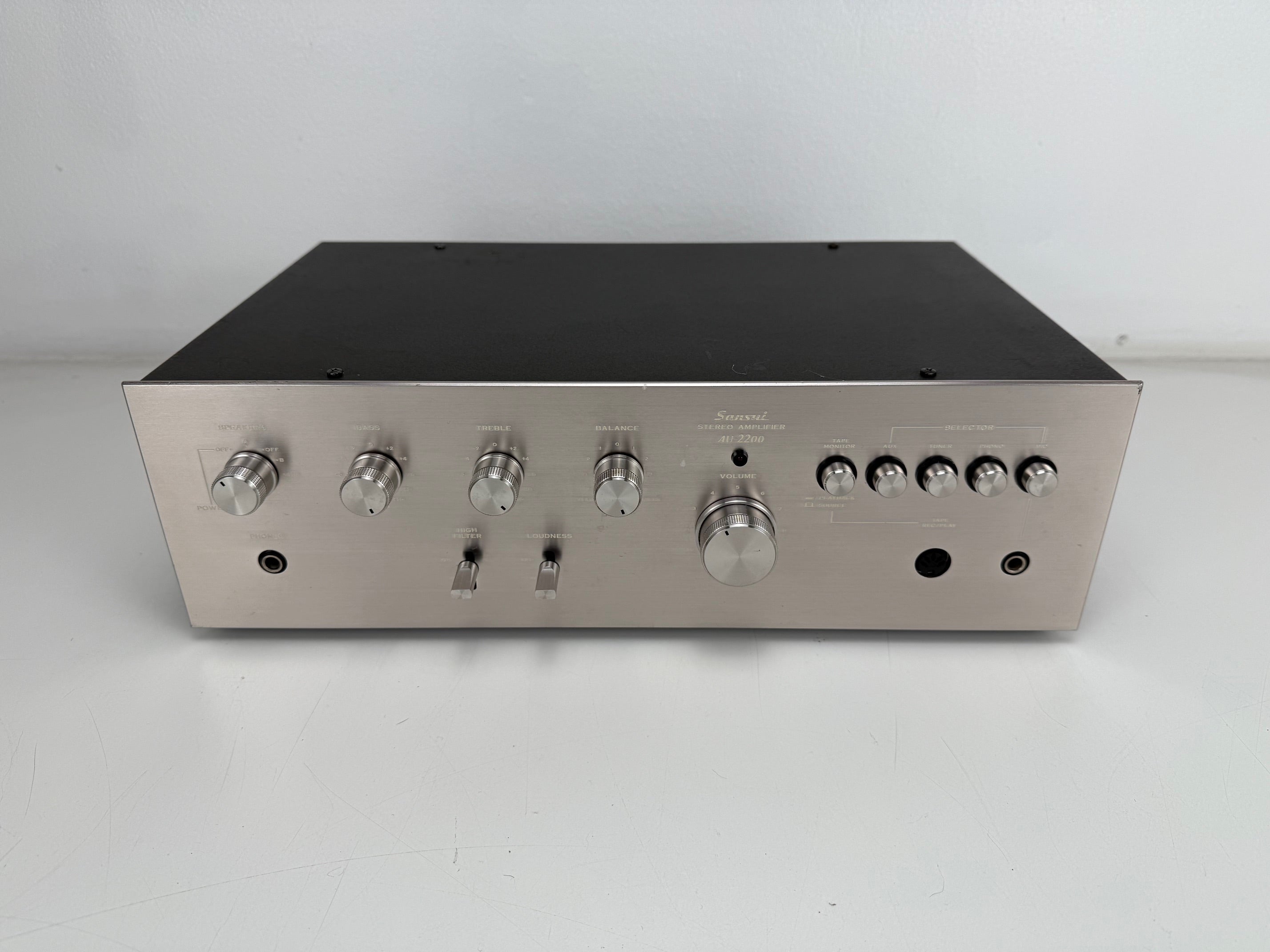 Sansui AU - 2200 Stereo Amplifier