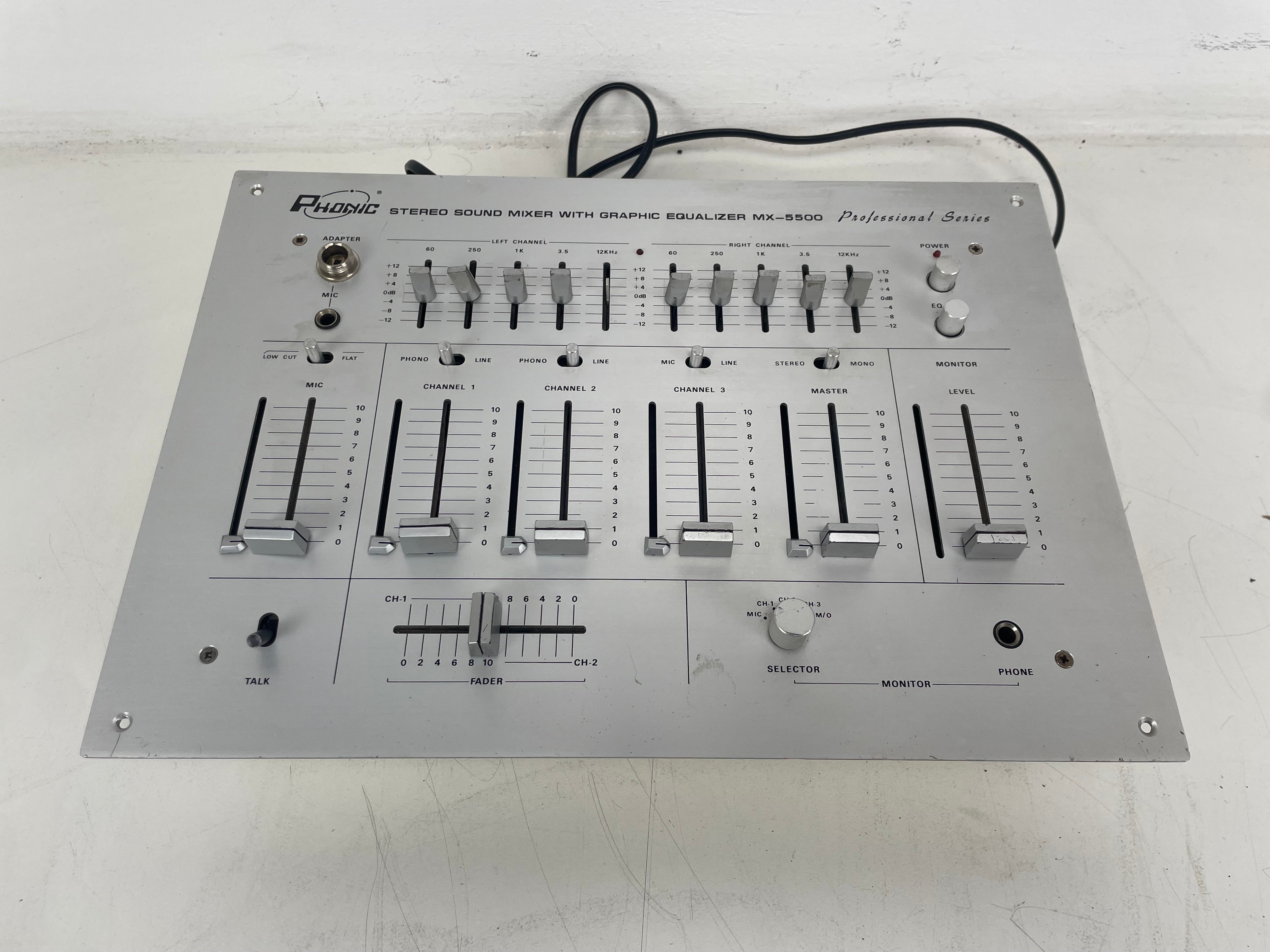 Phoenic - MX-5500 - Stereo Mixer With Equalizer - As is