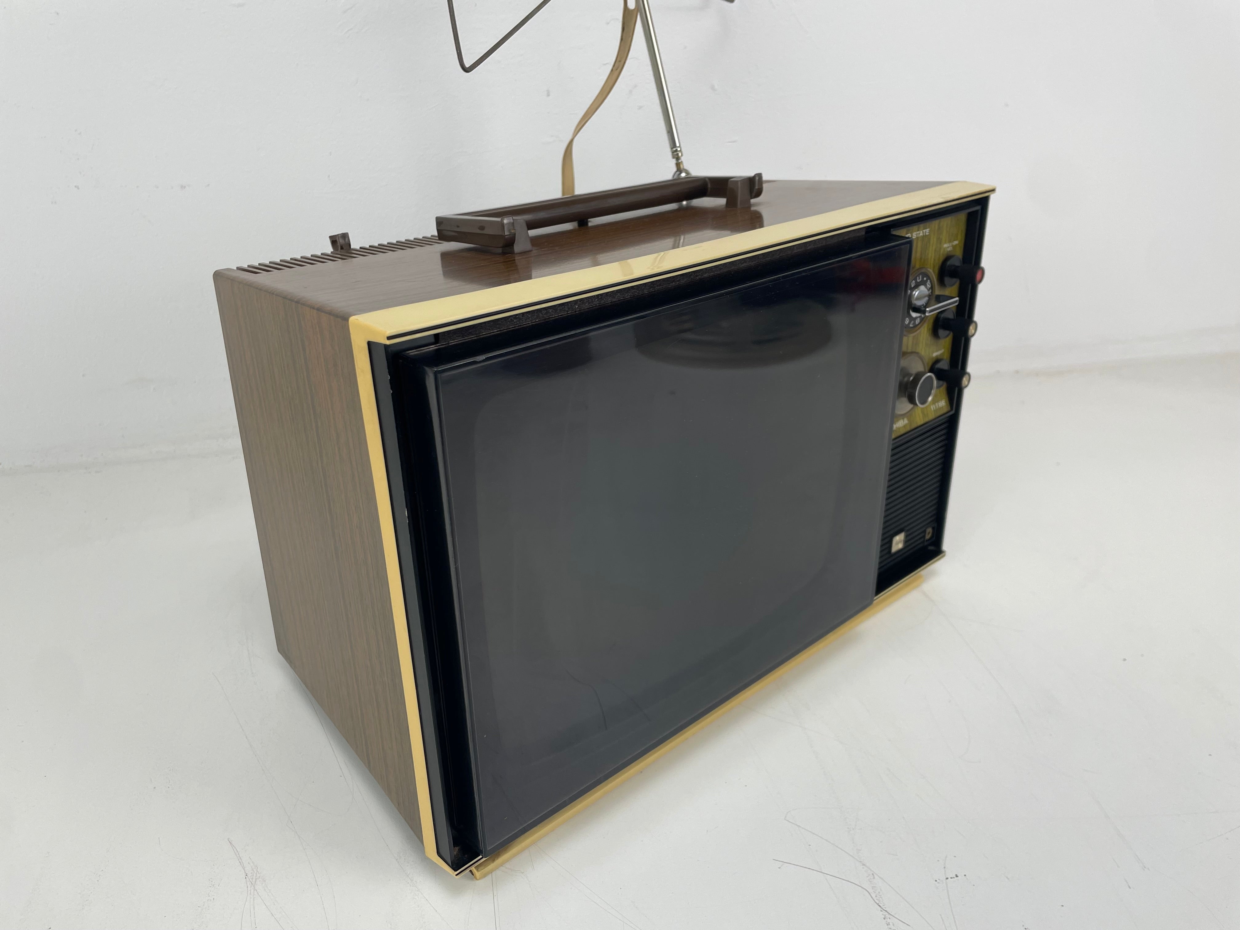 Toshiba - 11TBE - RF TV - W/ Anthena and Powercable