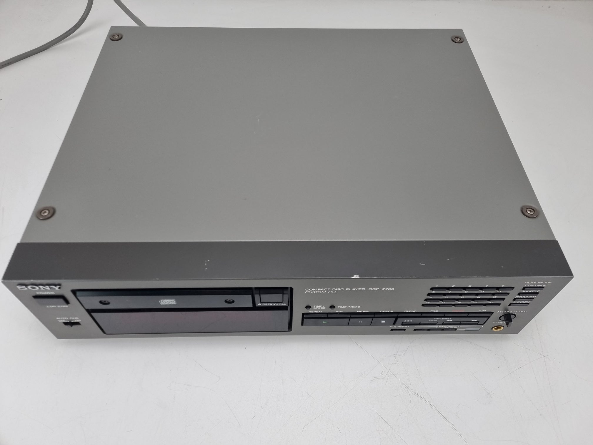 Sony CDP-2700 - Pro Compact Disc Player - XLR out - Very nice condition