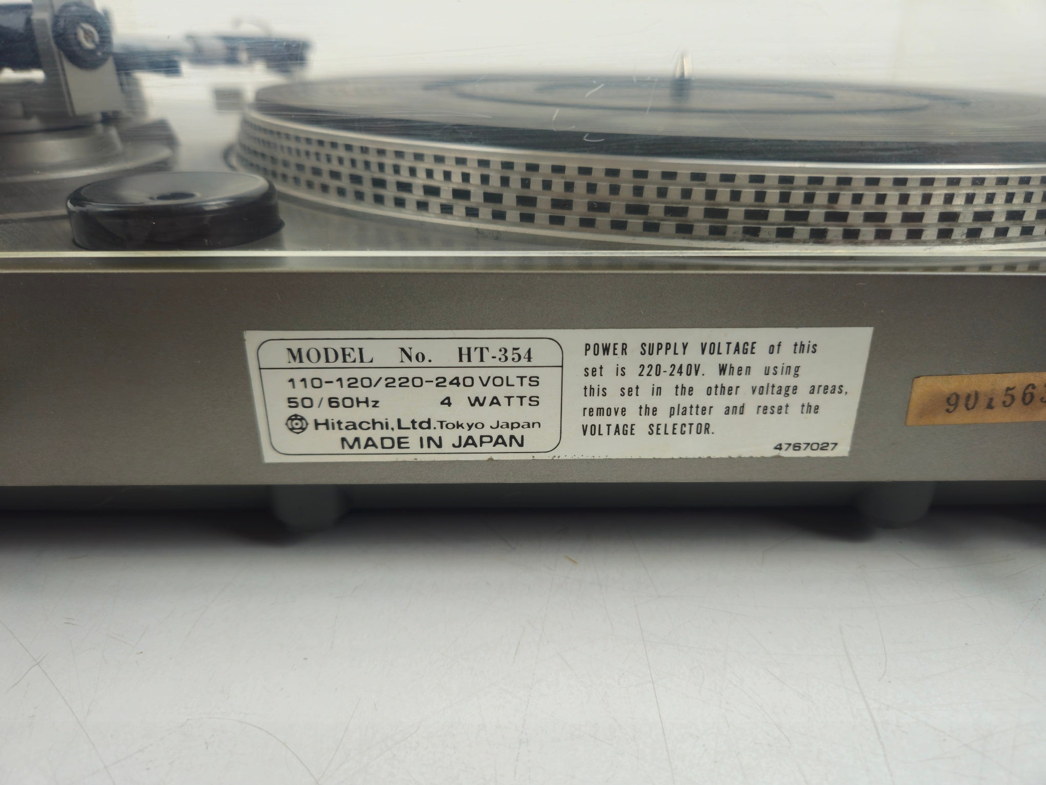 Hitachi - HT-354 - 2-Speed Direct-Drive Turntable