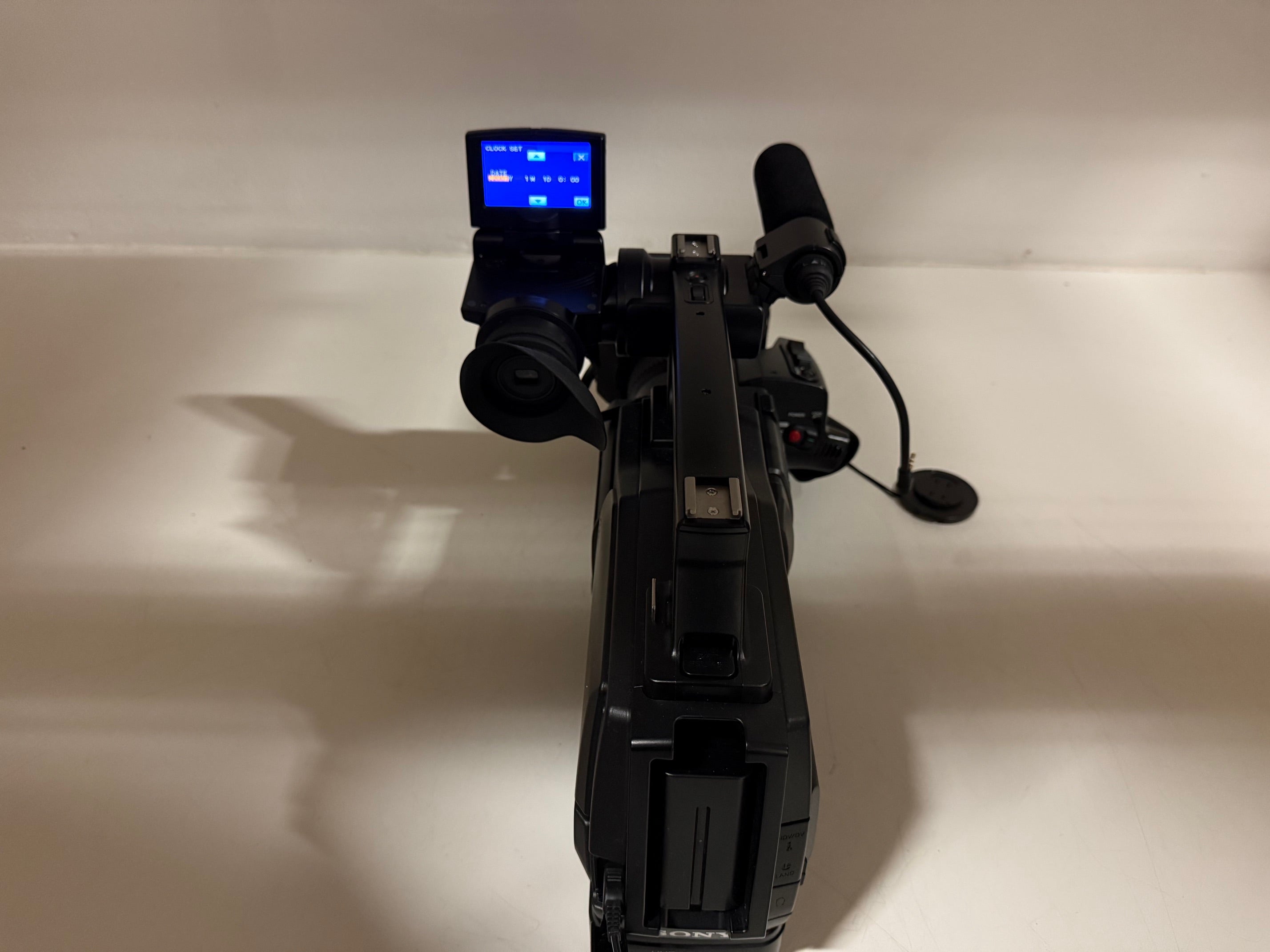 Sony HVR-HD1000U Camcorder 6.1 Megapixels Full Set - In bag