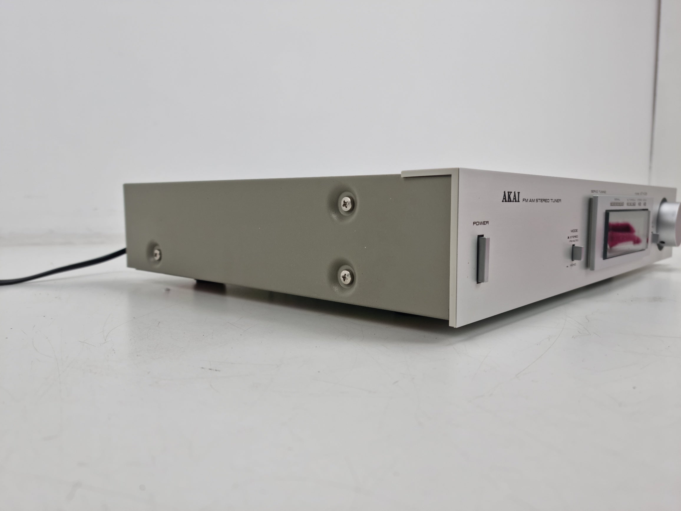 Akai AT-K03 AM/FM Stereo Tuner - In original box with instructions