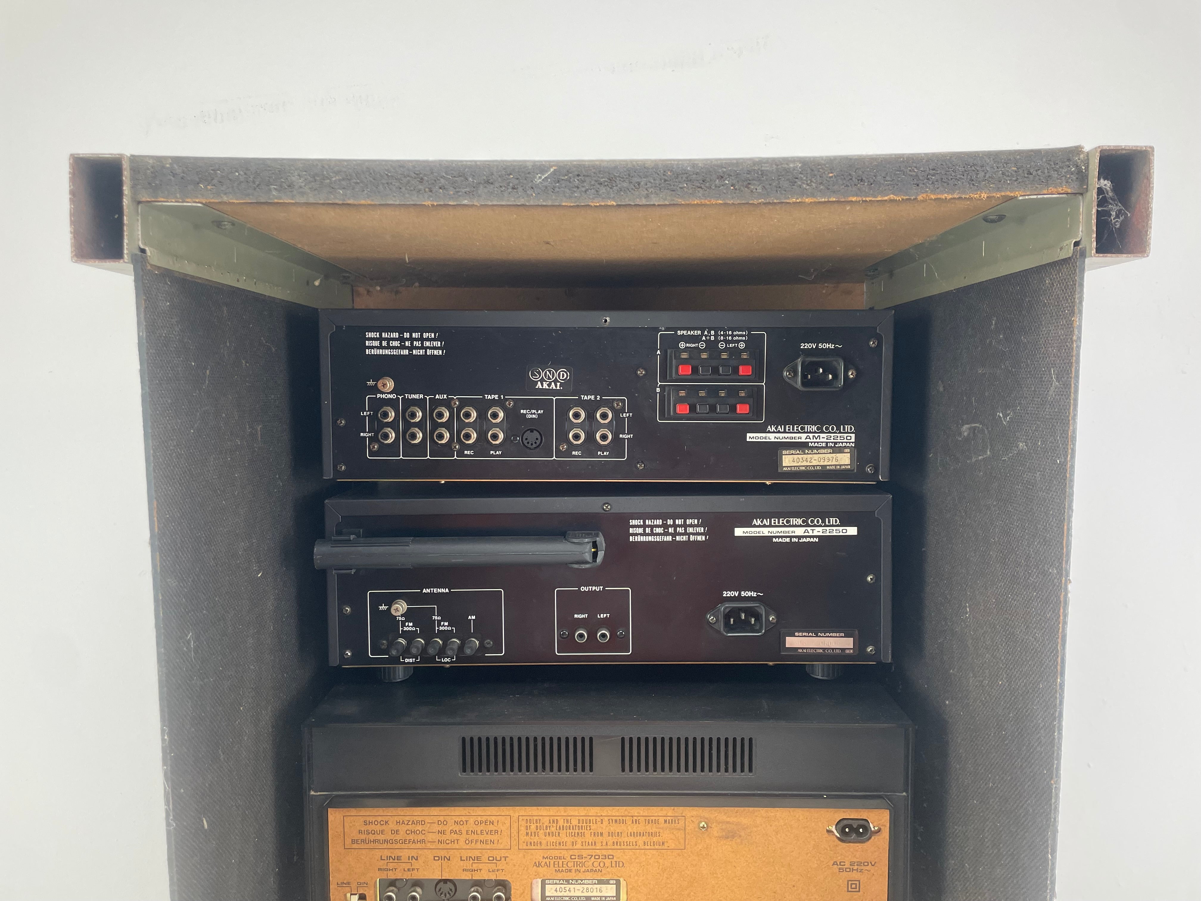 AKAI - AM-2250 / AT-2250 / CS-703D in Original AKAI Rack