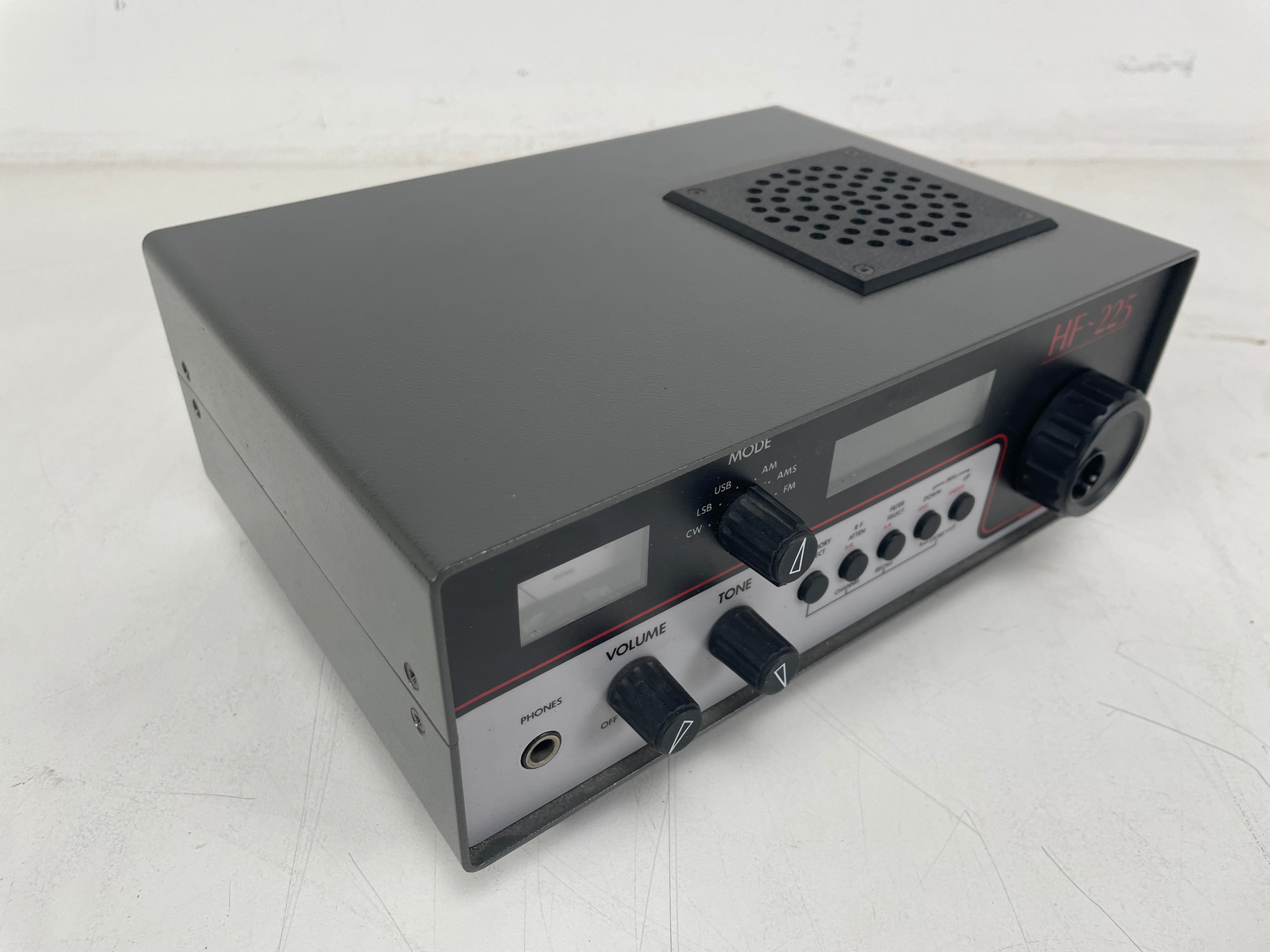 Lowe - HF-225 - HF receiver - 0.03-30 MHz - Inc. Case-bag - As Is
