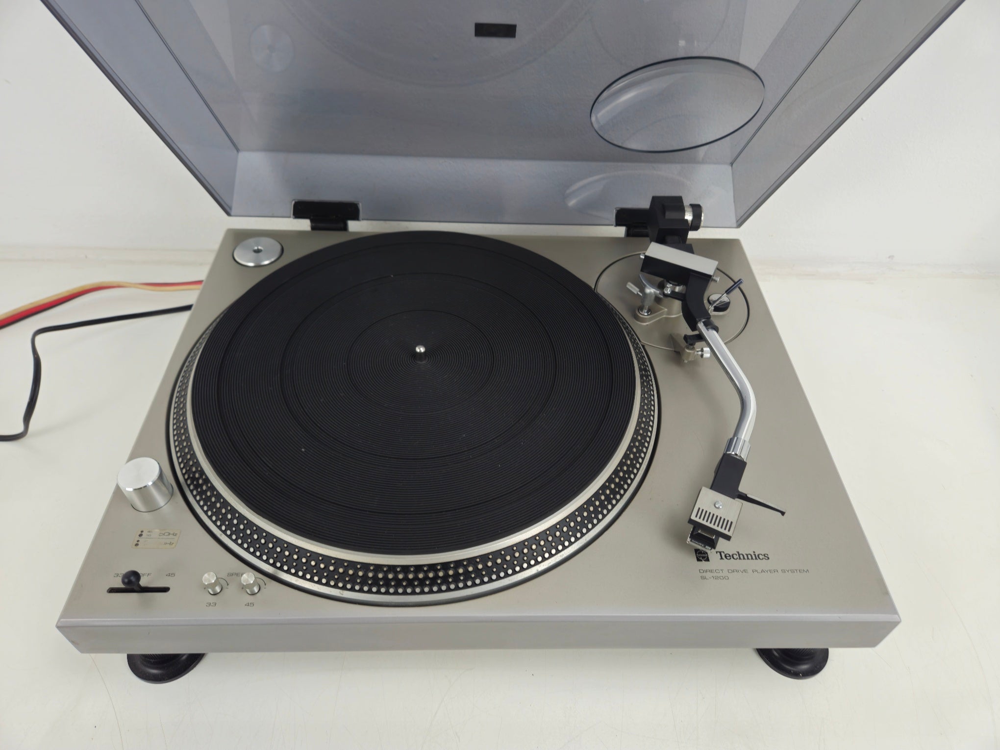 Technics - SL1200 MK1 - Direct-Drive Turntable - Dustcover - Shure SDS3 Cartridge