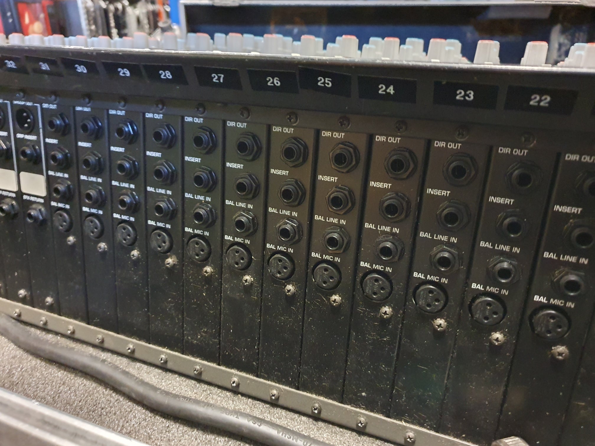 Crest Audio live/studio mengpaneel - 32-8-2 - Inclusief voeding en flightcase - Wordt verkocht zoals het is