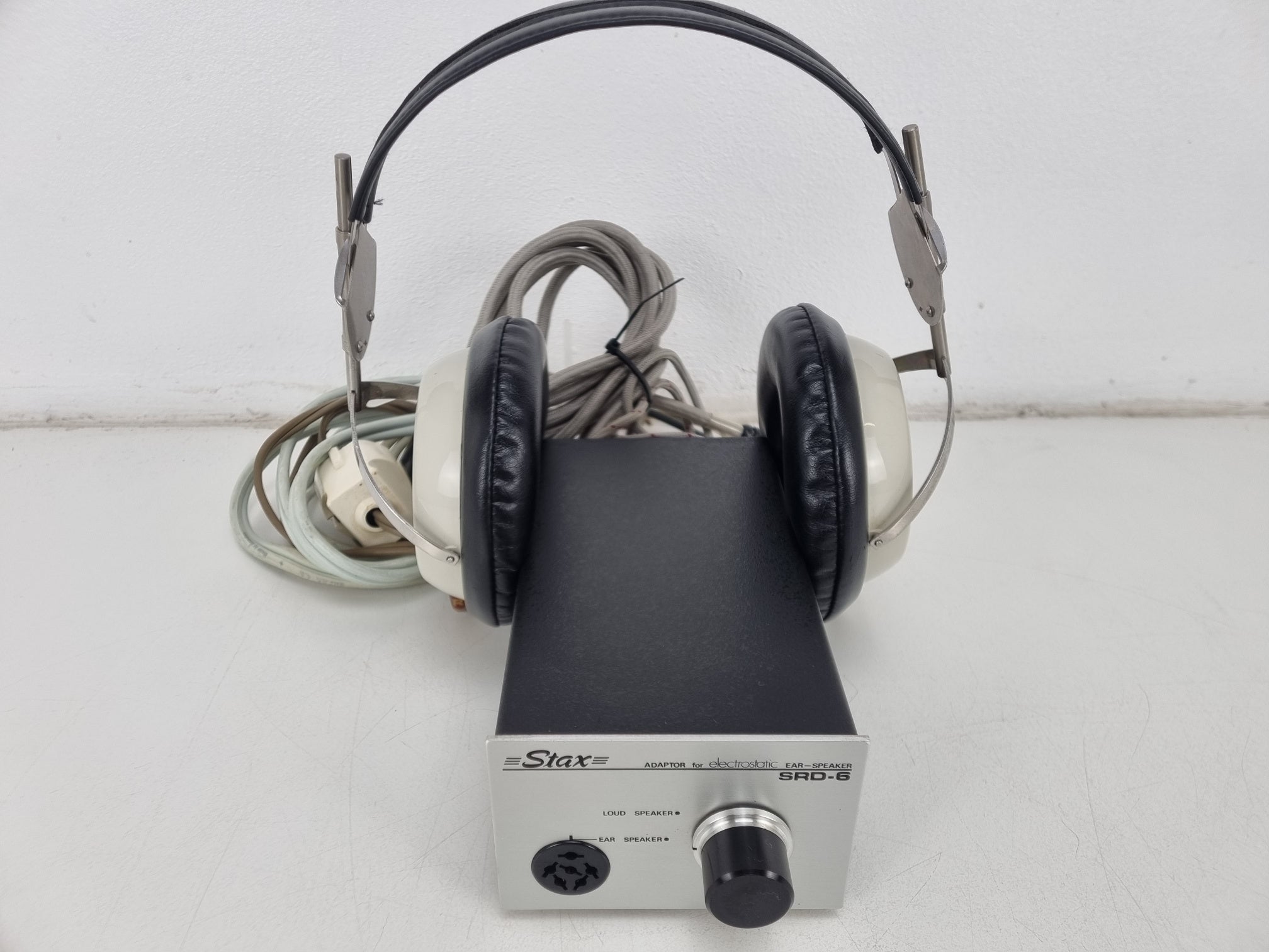 STAX SRD-6 - Adapter Elektrostatische Hoofdtelefoonversterker - SR-3 Oorluidspreker