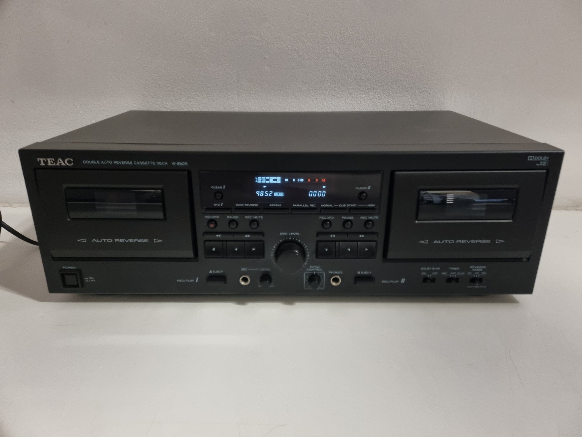 TEAC W-890R Dubbele cassettedeck met automatische omkeerfunctie