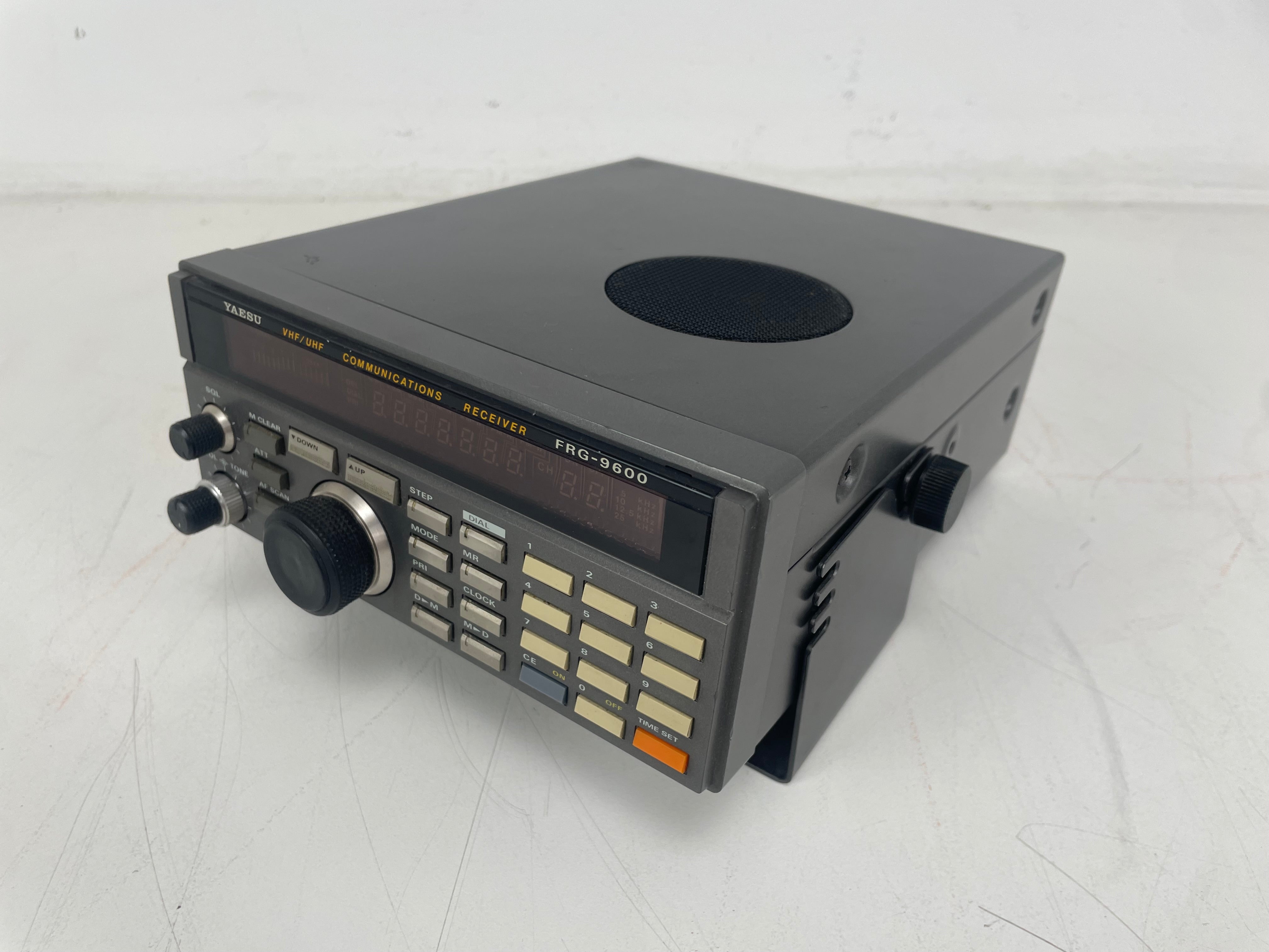 Yaesu - FRG-9600 - VHF/UHF Communications Receiver - Inc. Manual/Adapter