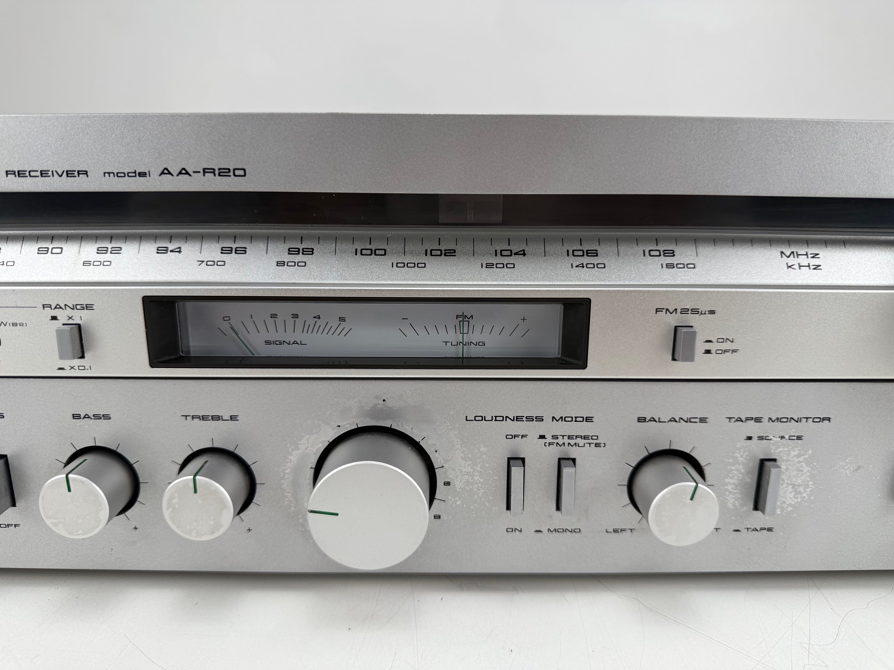 Akai AA-R20 Stereo Receiver - New lights