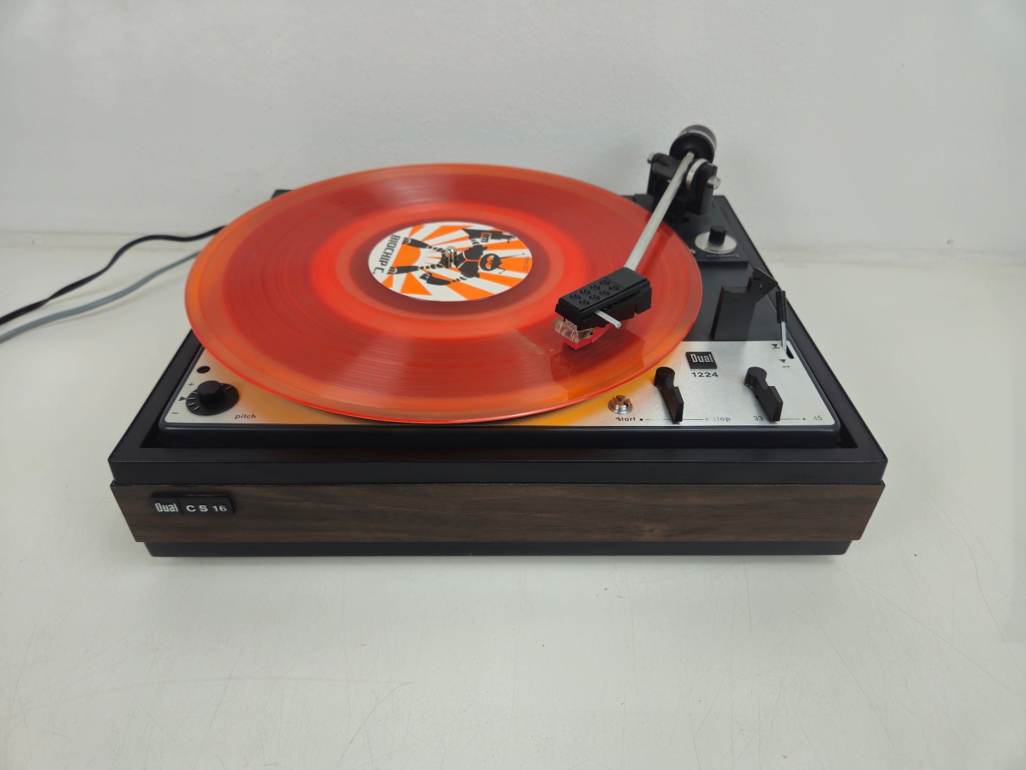 Dual - 1224 - 2-Speed Idler-Drive Turntable - CS 16 Plinth - DMS 200 Cartridge