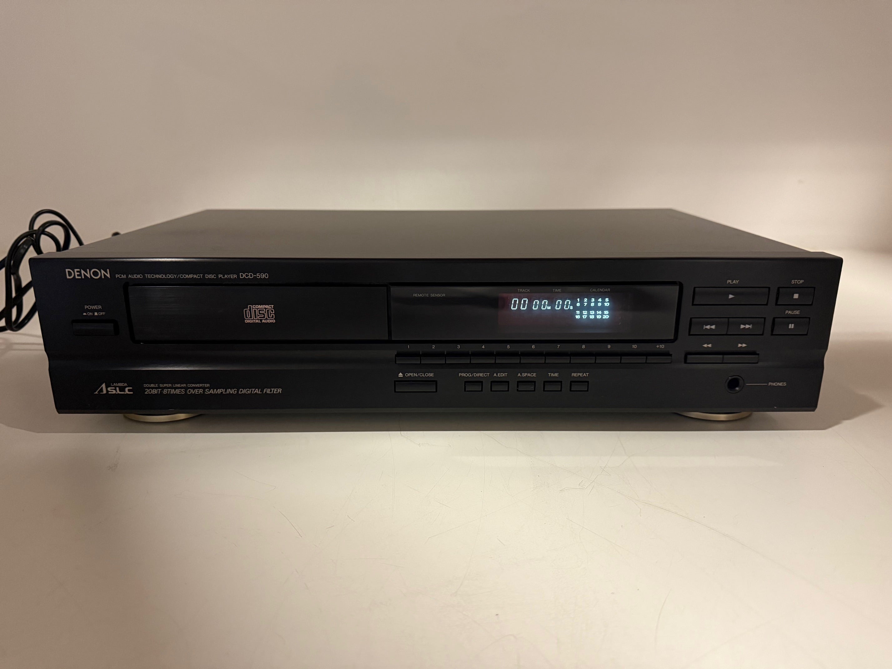 Denon DCD - 590 PCM Audio Technology / Compact Disc Player