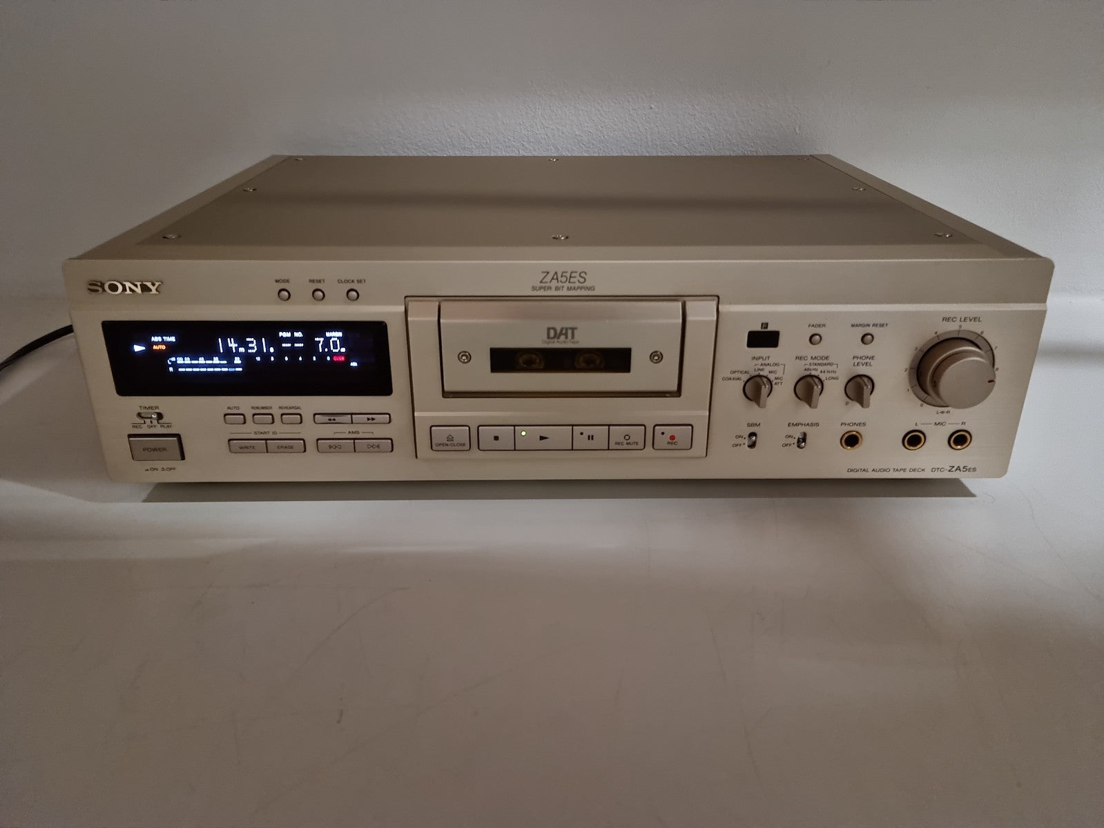 Sony DTC-ZA5ES  Digital Audio Tape Deck -  Fully Serviced - With German Manual