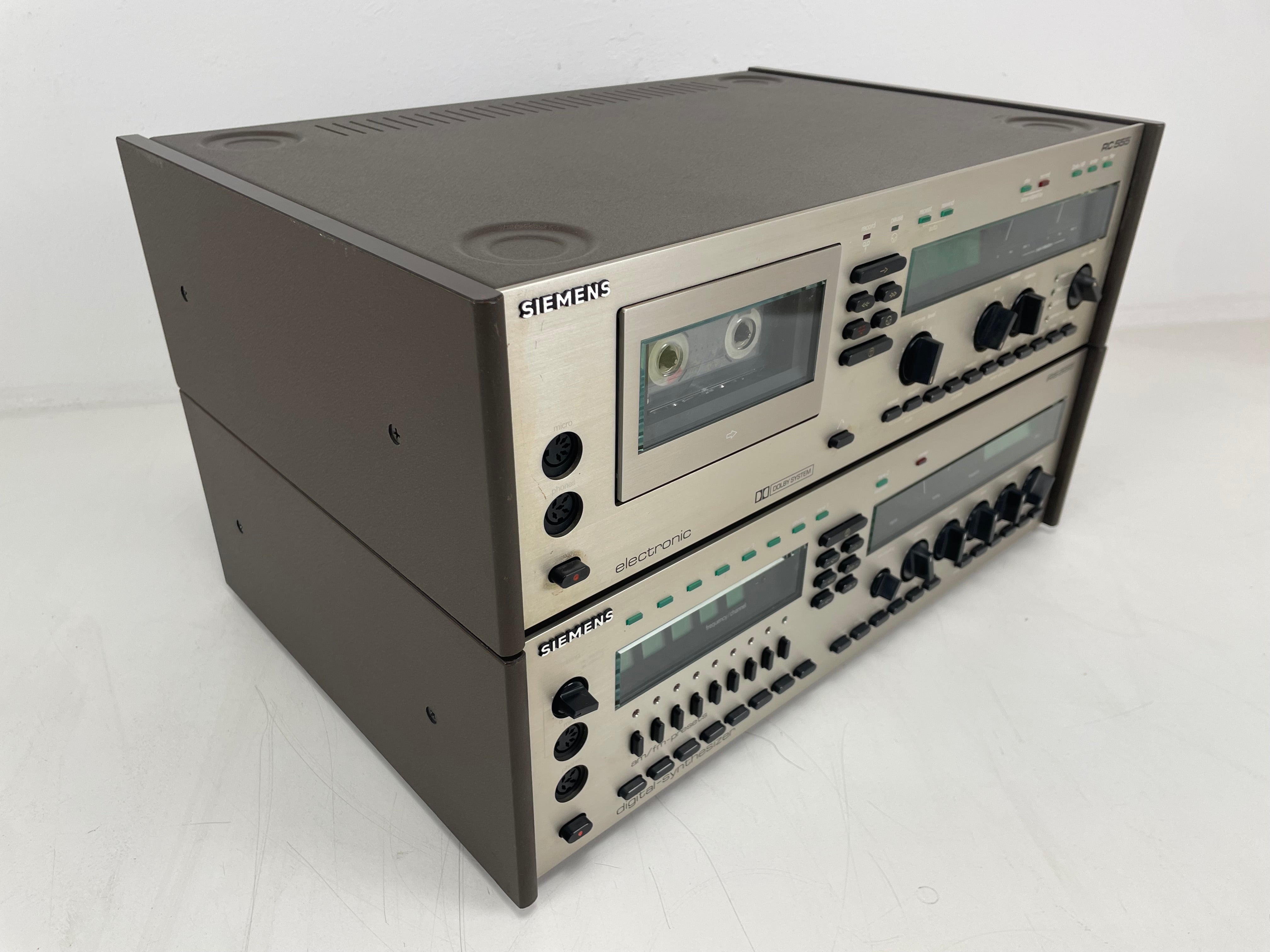Siemens - RS555/RC555 - Digital syntheziser (FM/AM Receiver) / Electronic (Tape deck)
