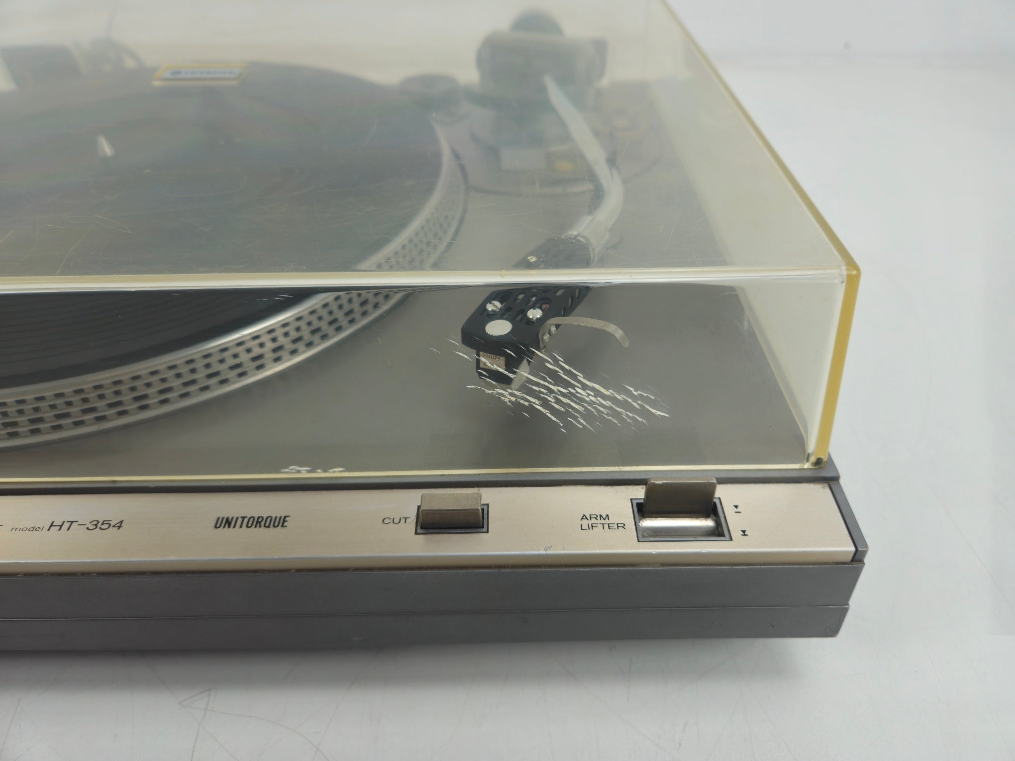 Hitachi - HT-354 - 2-Speed Direct-Drive Turntable